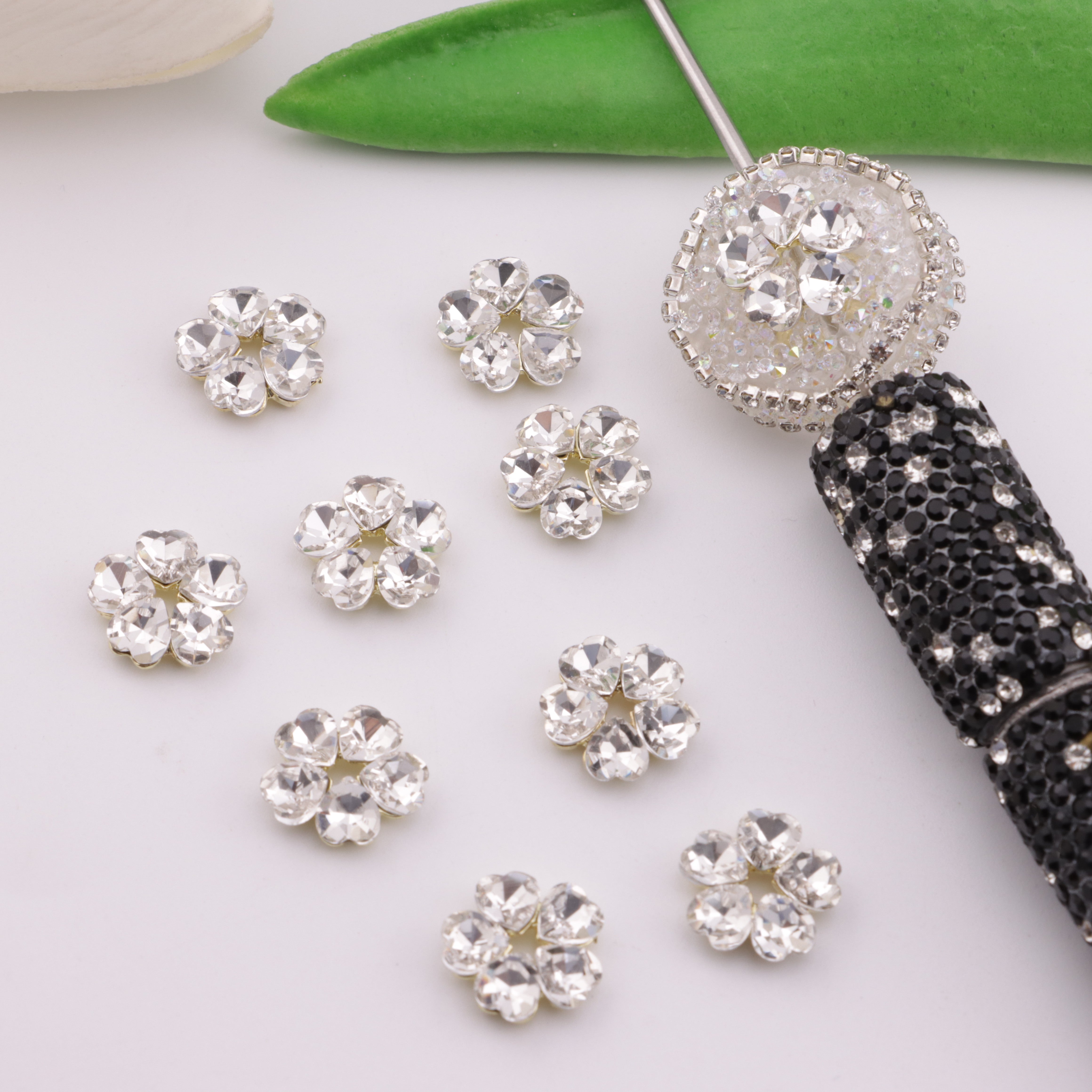 FS3994- 13*13mm Heart Flower Charms Five-Petal Heart-Shaped Flower Nail Stickers
