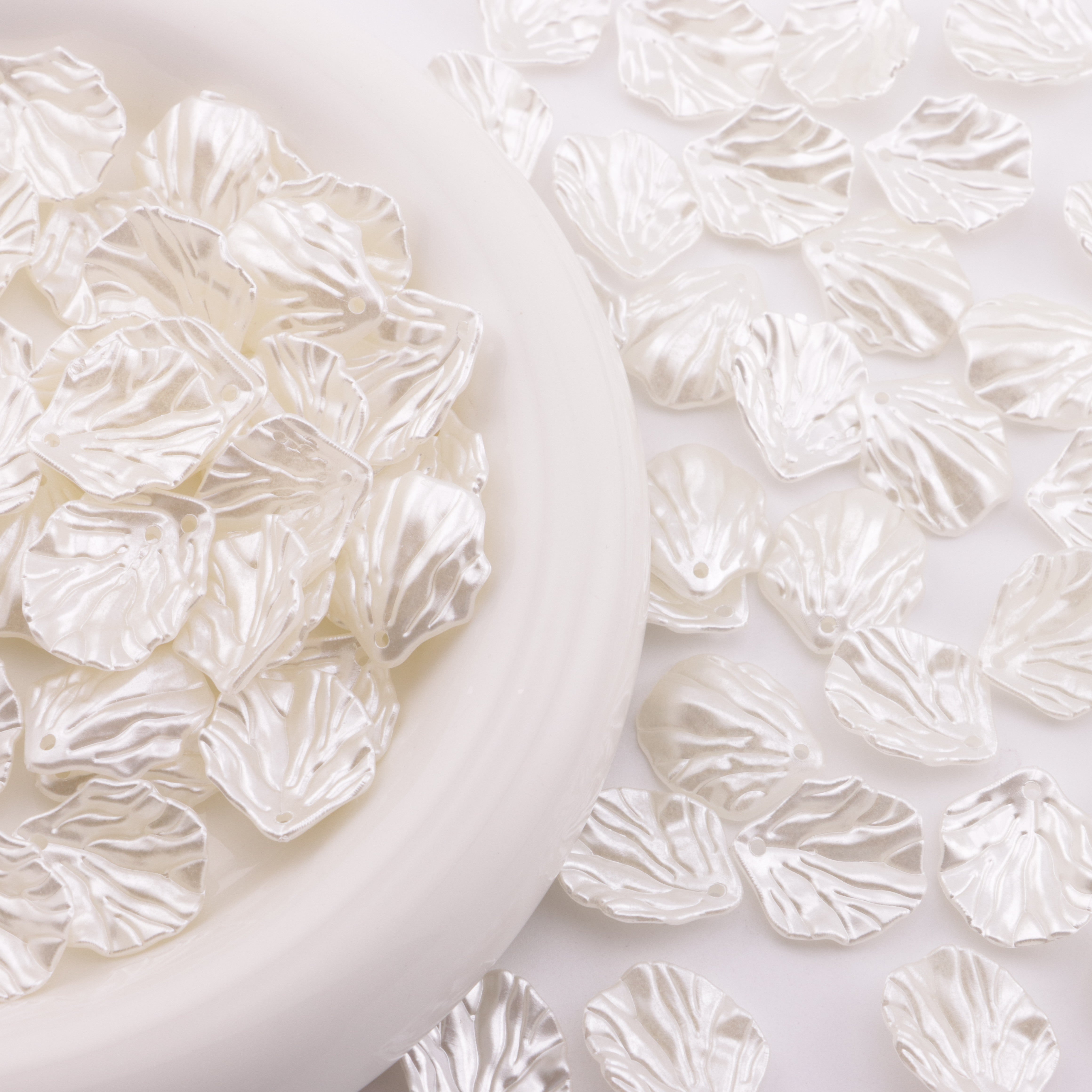 FS5816- 17*20mm Big Pearlescent Perforated Petals