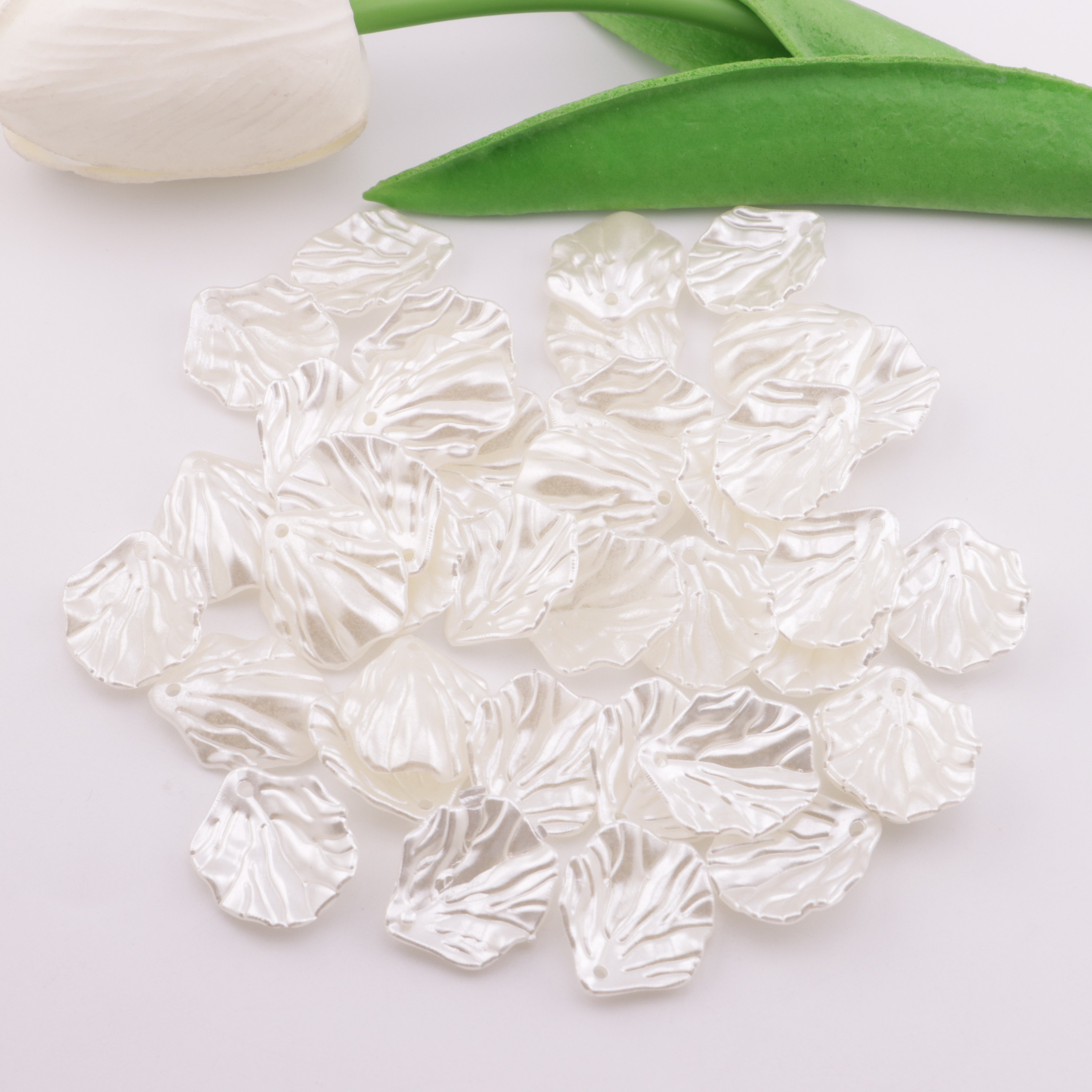 FS5816- 17*20mm Big Pearlescent Perforated Petals