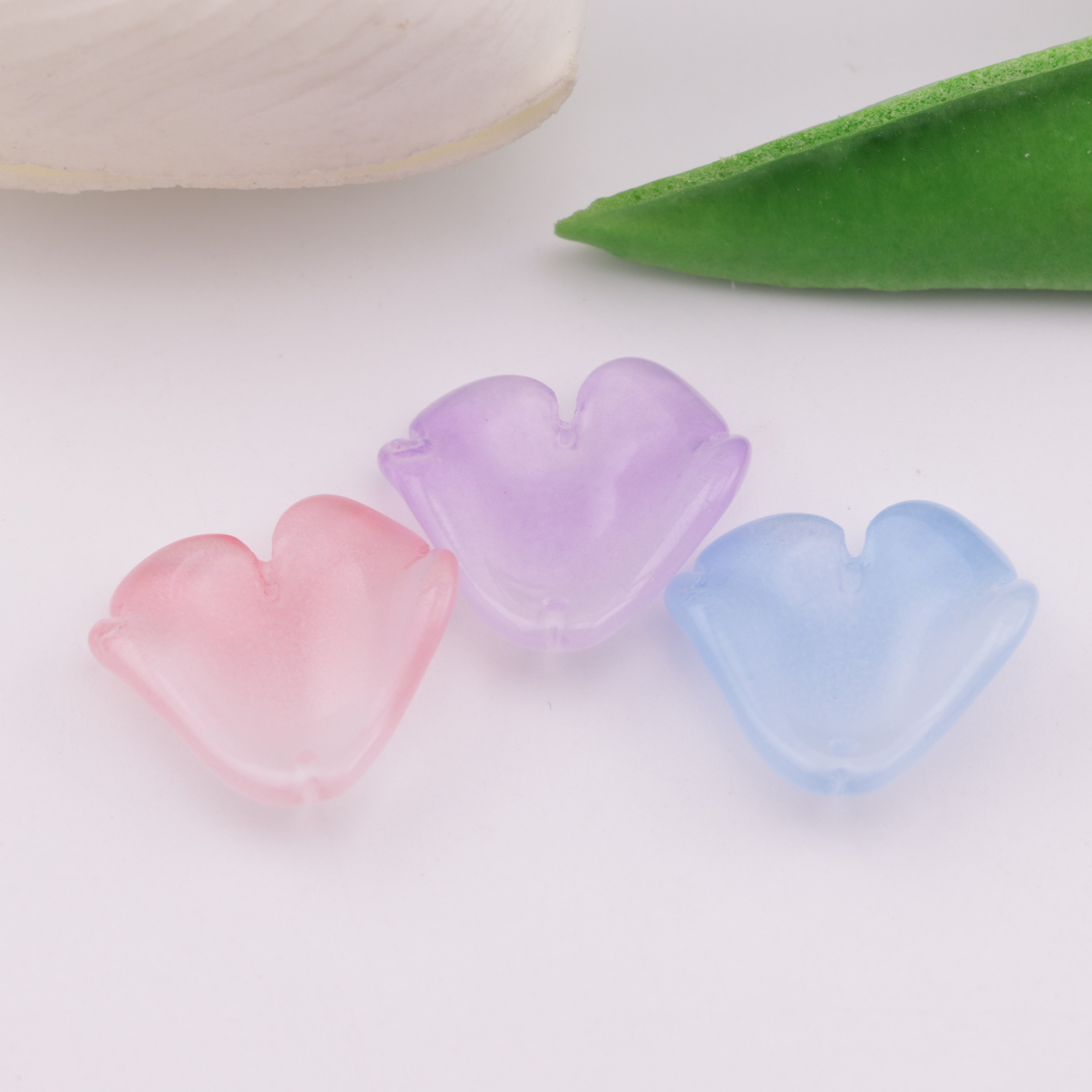 FS5748- 19*19mm Glass Petals With Hole, Holed Glass Petals