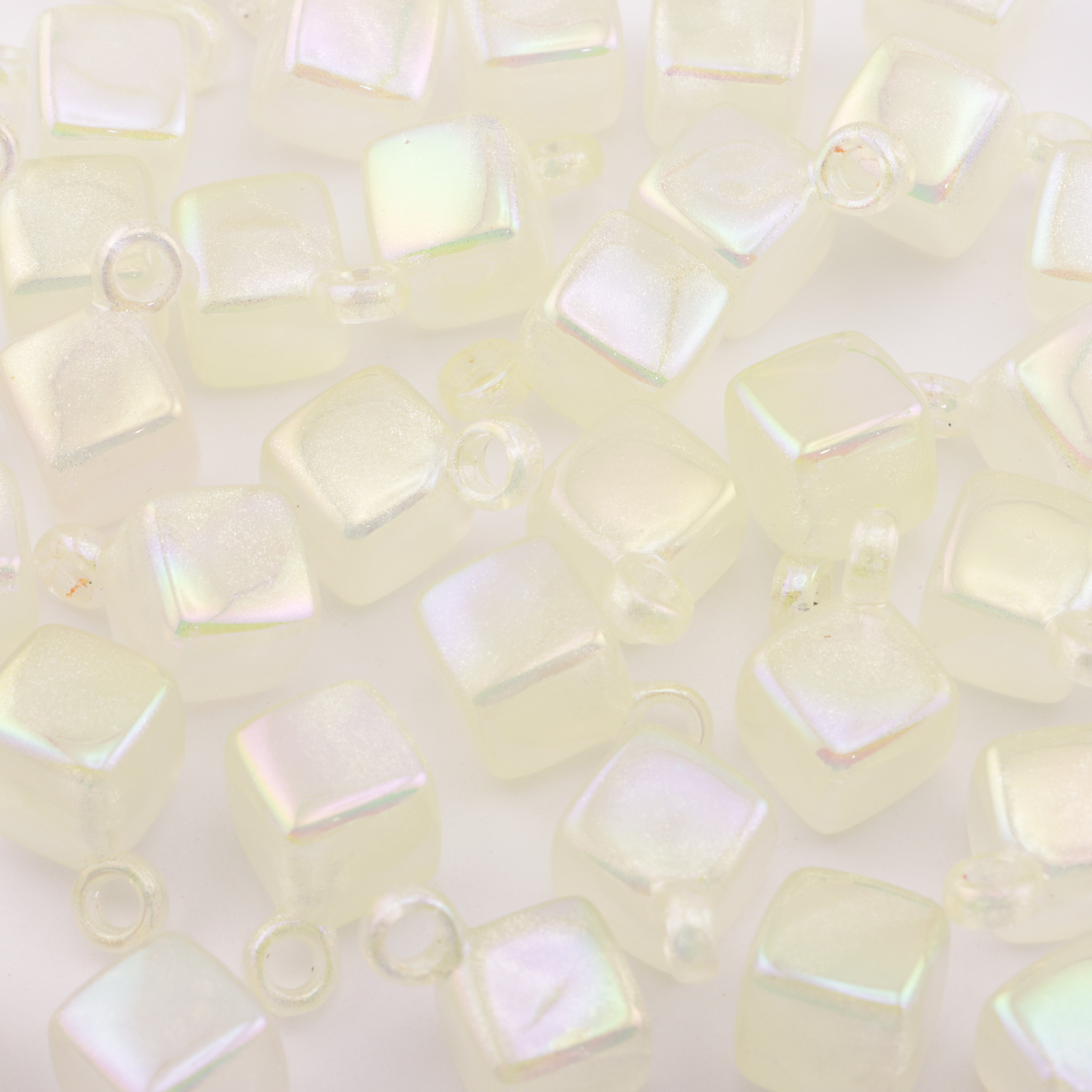 FS3423- 16mm Fine Glitter Square Car Hanging Beads