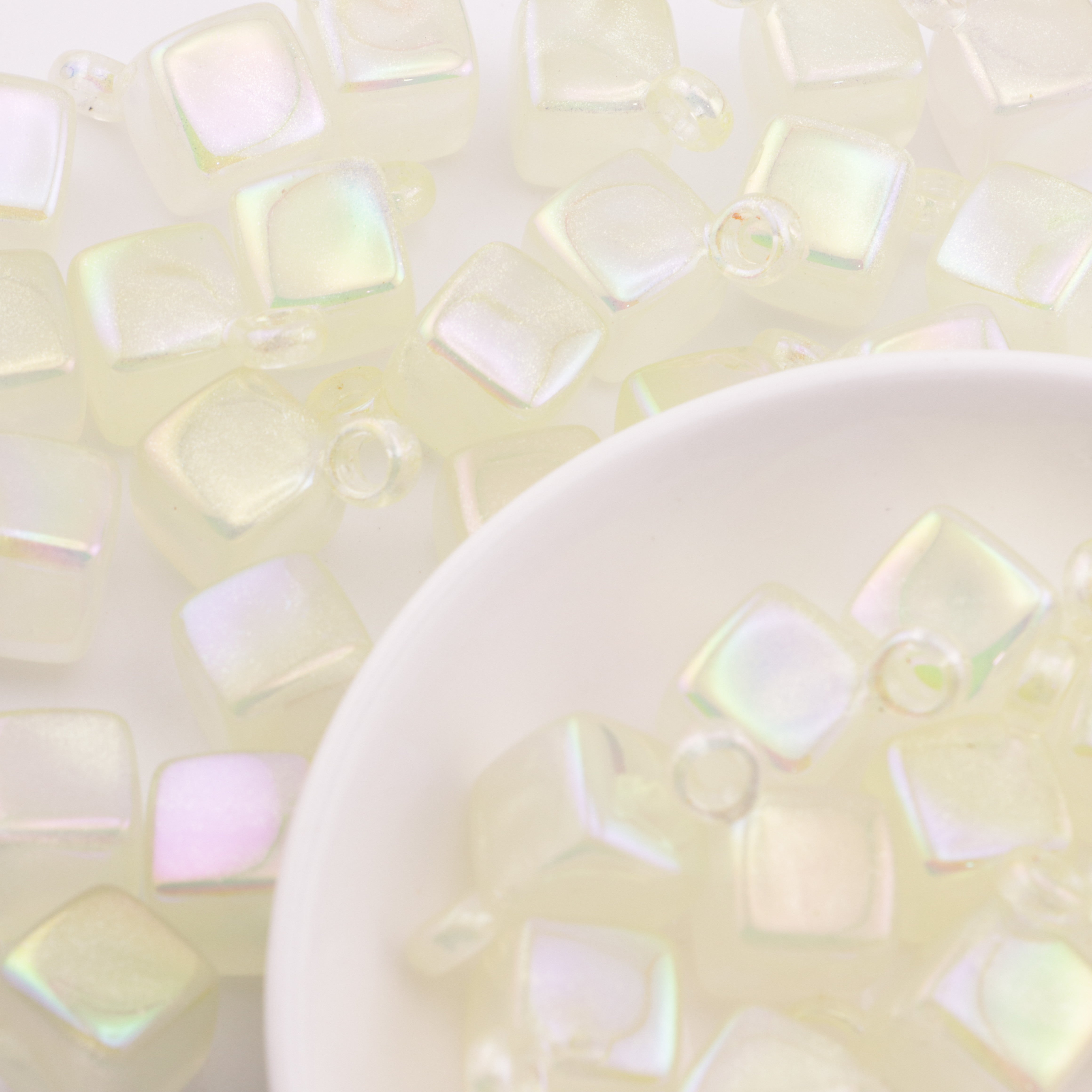 FS3423- 16mm Fine Glitter Square Car Hanging Beads
