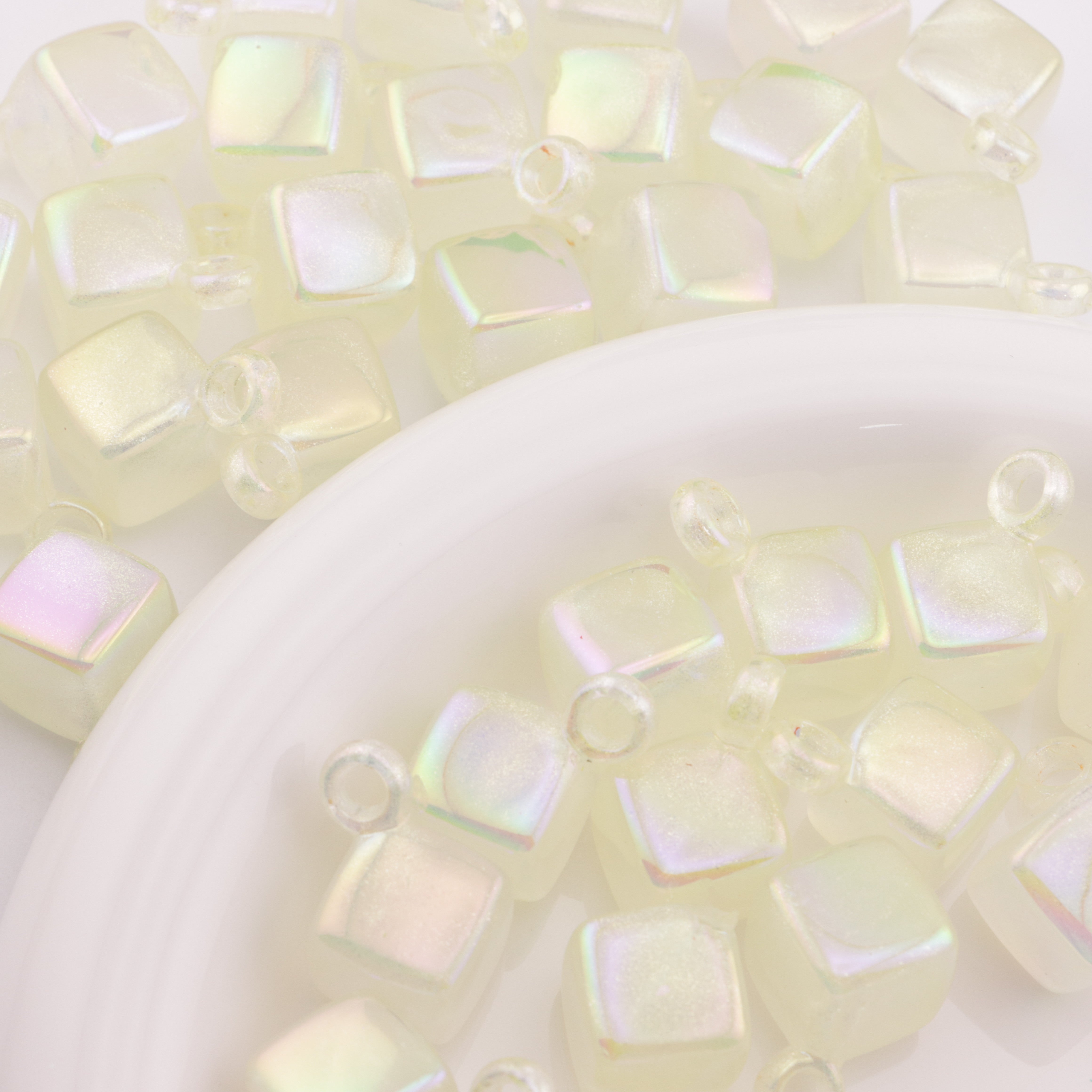 FS3423- 16mm Fine Glitter Square Car Hanging Beads
