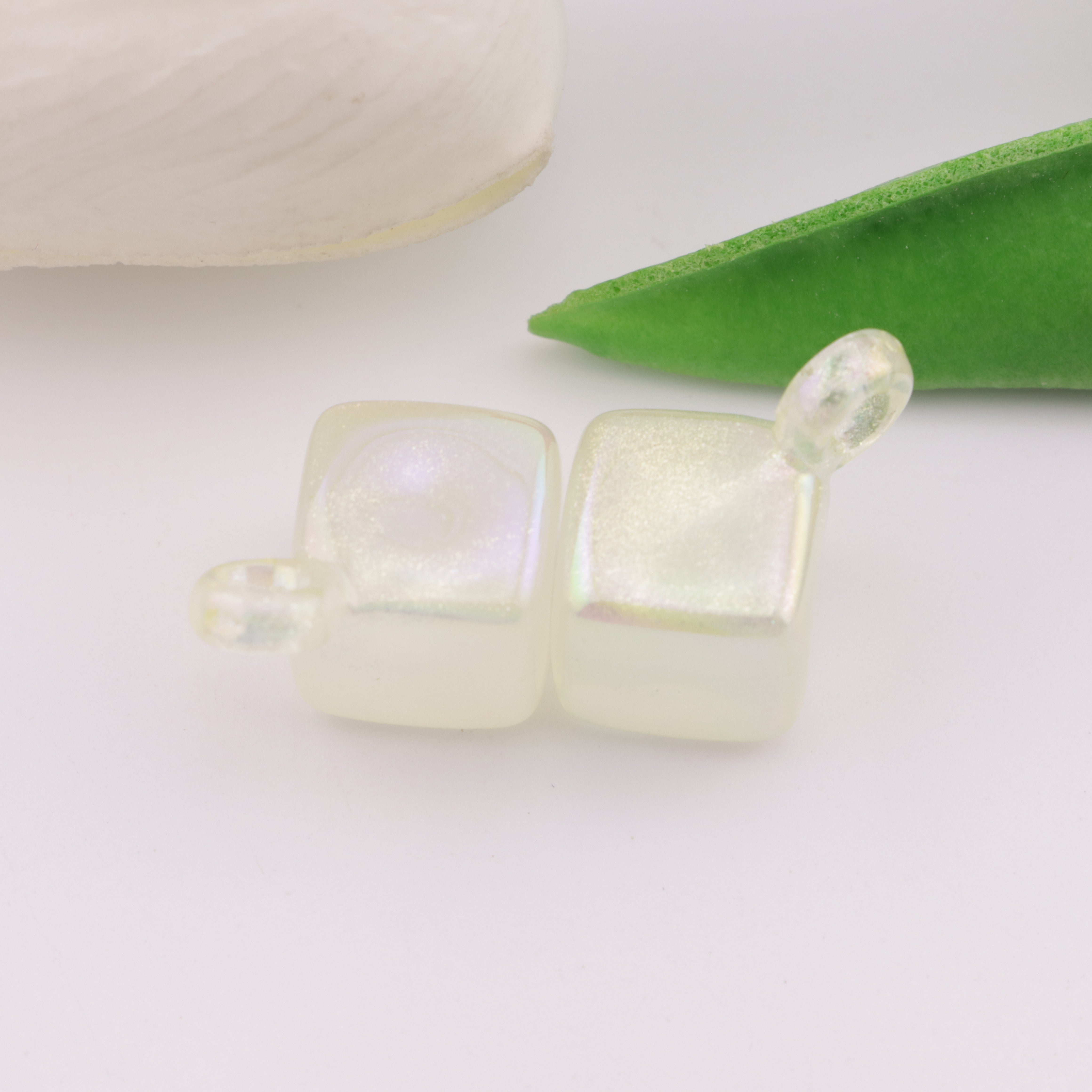 FS3423- 16mm Fine Glitter Square Car Hanging Beads