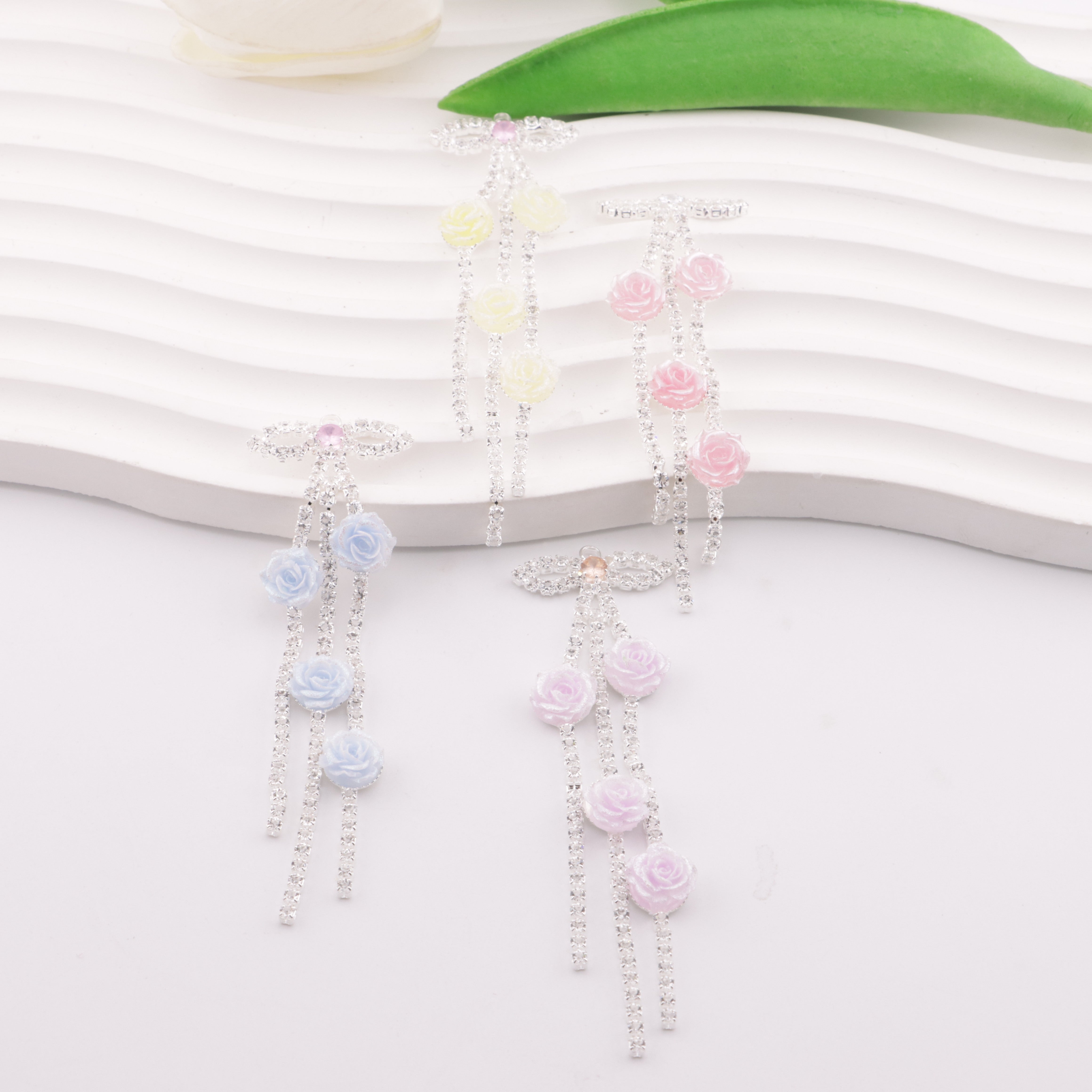 FS5873- Night-Glow Soft Flower Tassel Pendant