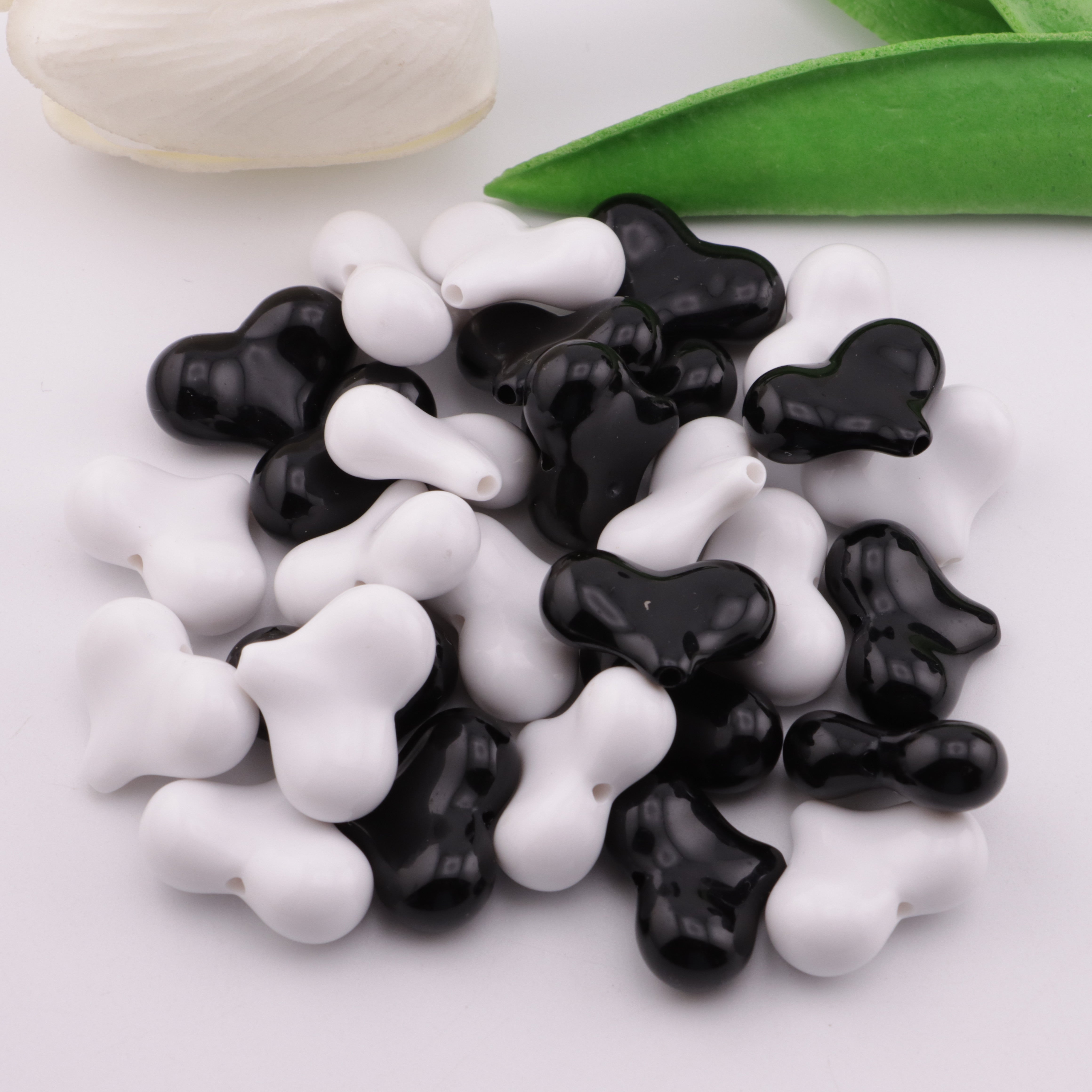FS5708- 16×21mm Heart-shaped Acrylic Beads