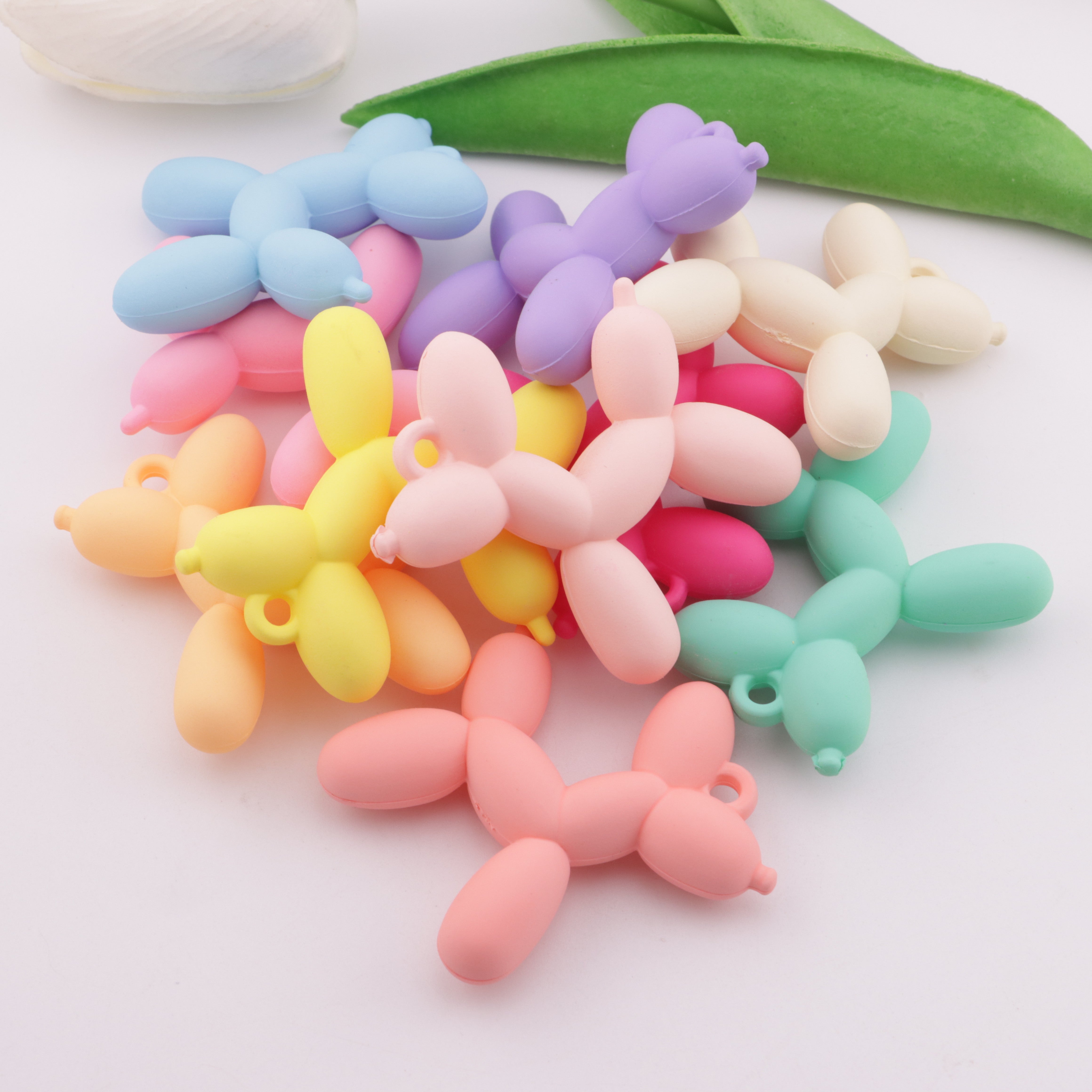 FS5827- Paint - textured Balloon Dog Pendant