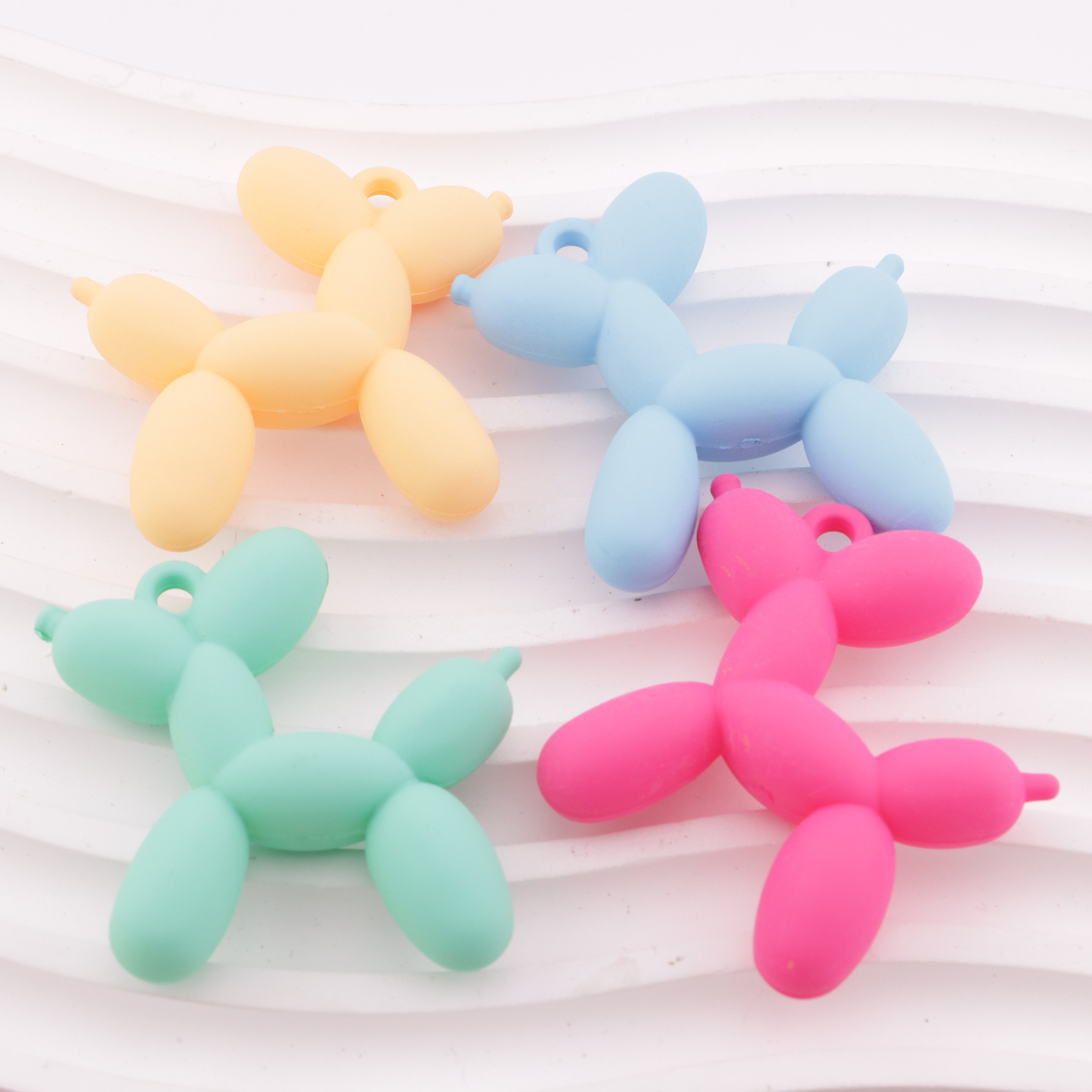 FS5827- Paint - textured Balloon Dog Pendant