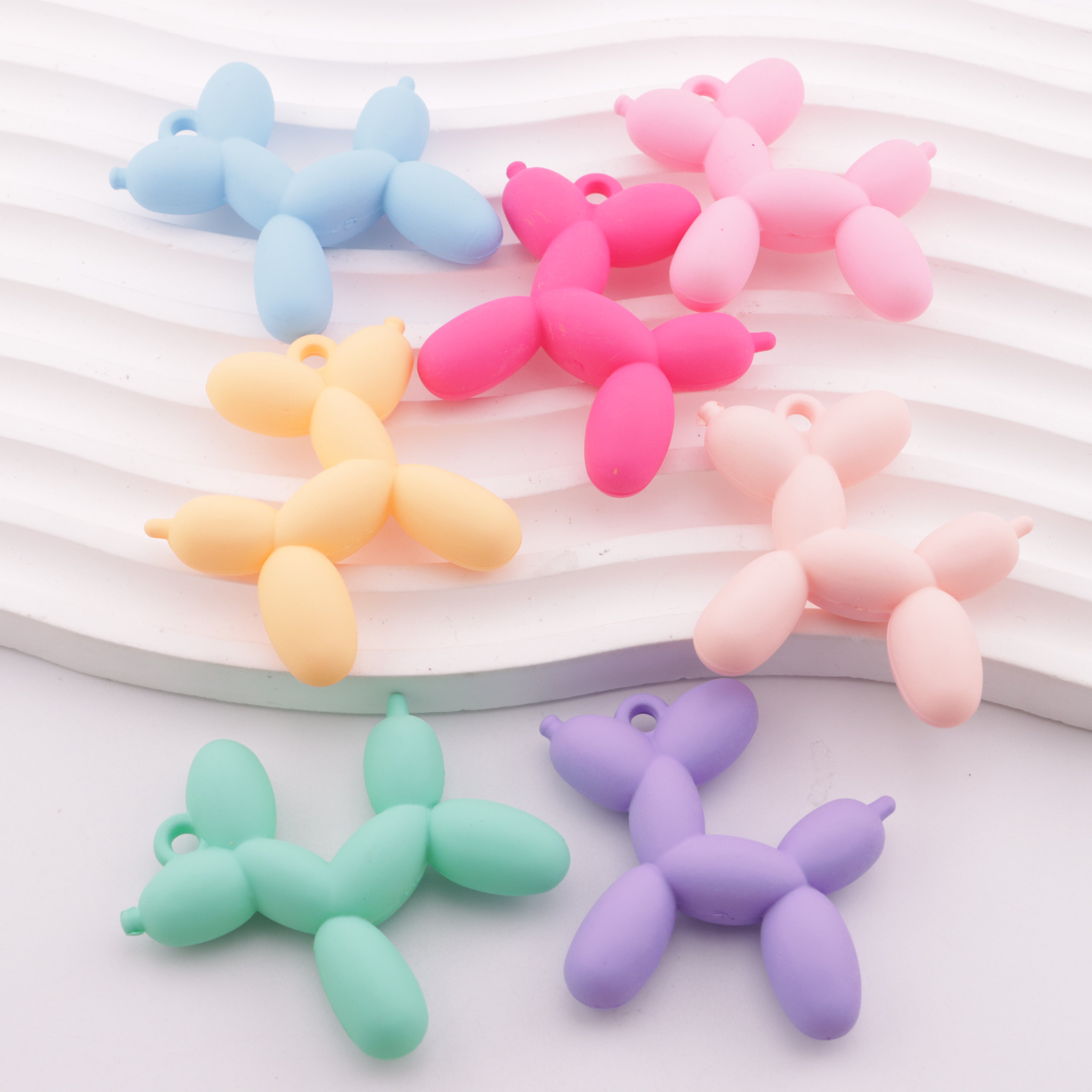 FS5827- Paint - textured Balloon Dog Pendant