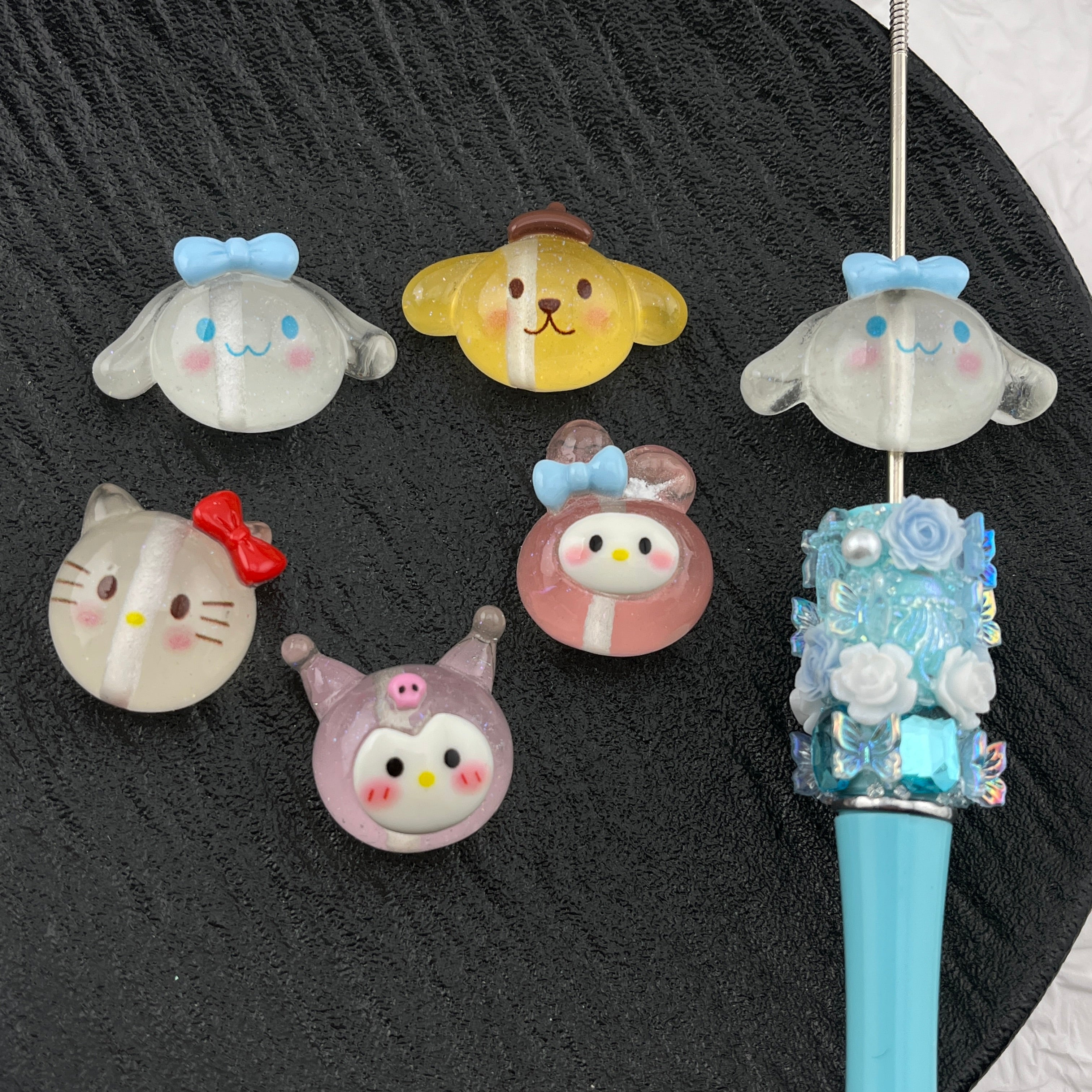 FS2900- 10 Pieces 23mm Glowing Sanrio Beads fit for Pens