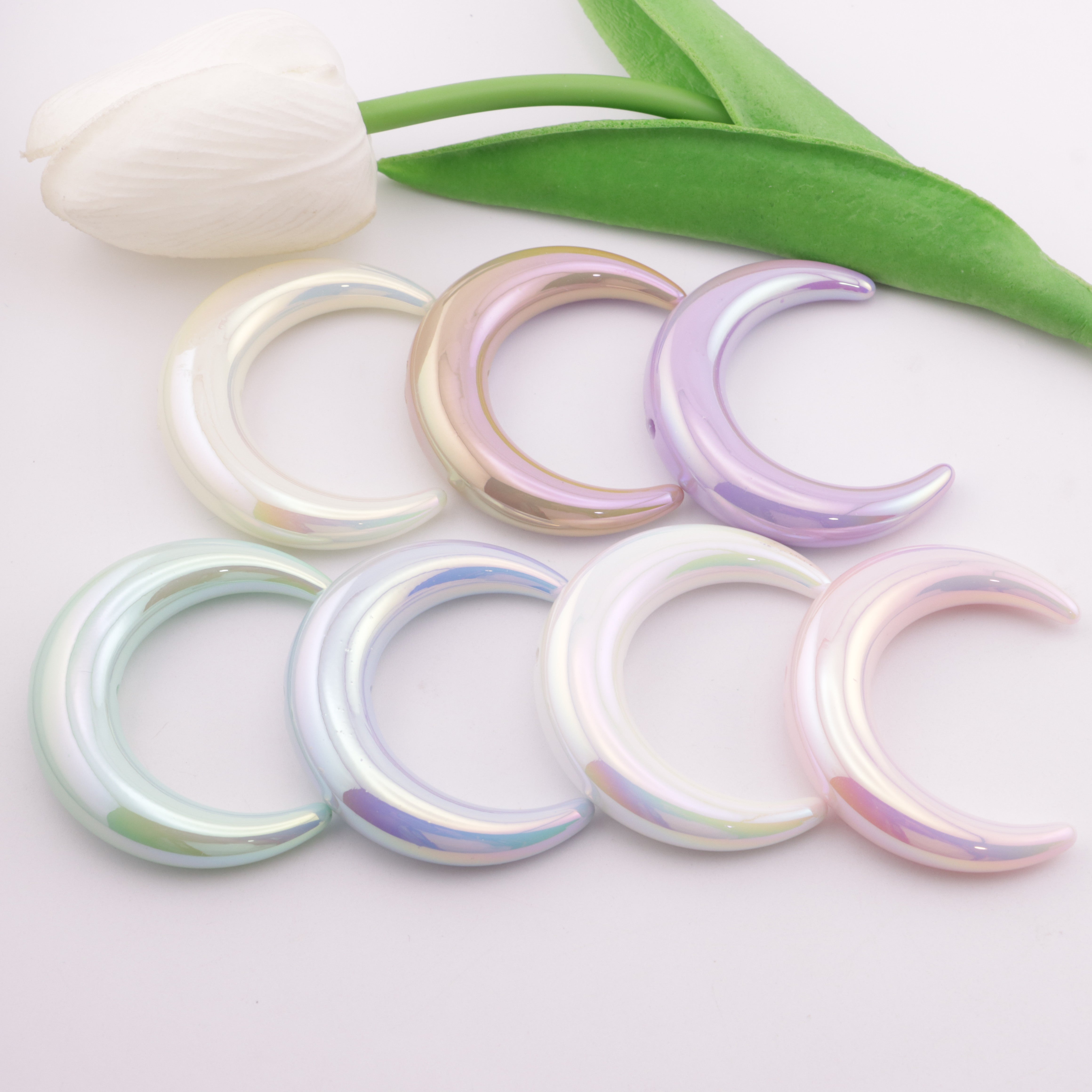 FS5211- Approximately 35×47mm Single-Hole Vertical-Hole Moon Acrylic Beads