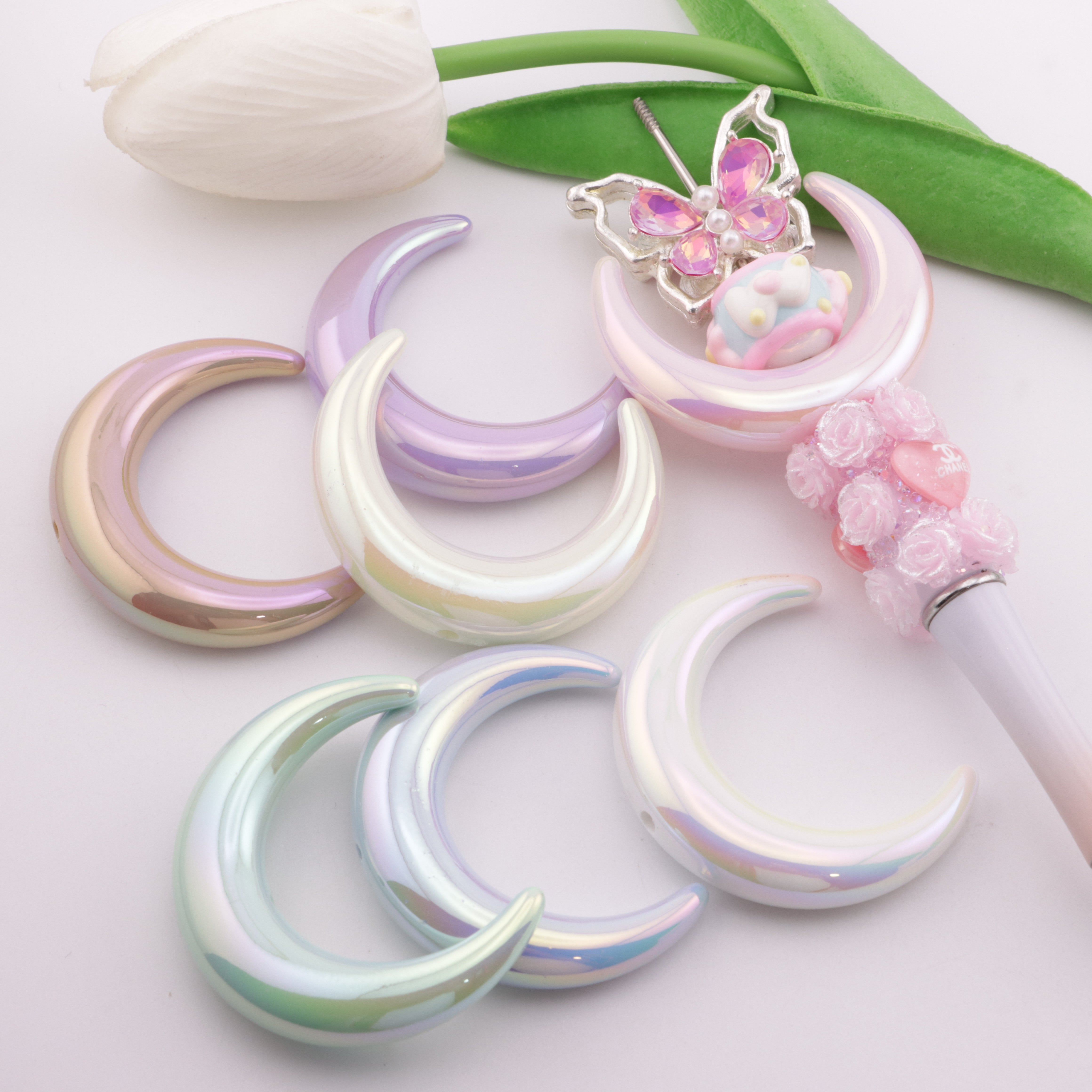 FS5211- Approximately 35×47mm Single-Hole Vertical-Hole Moon Acrylic Beads