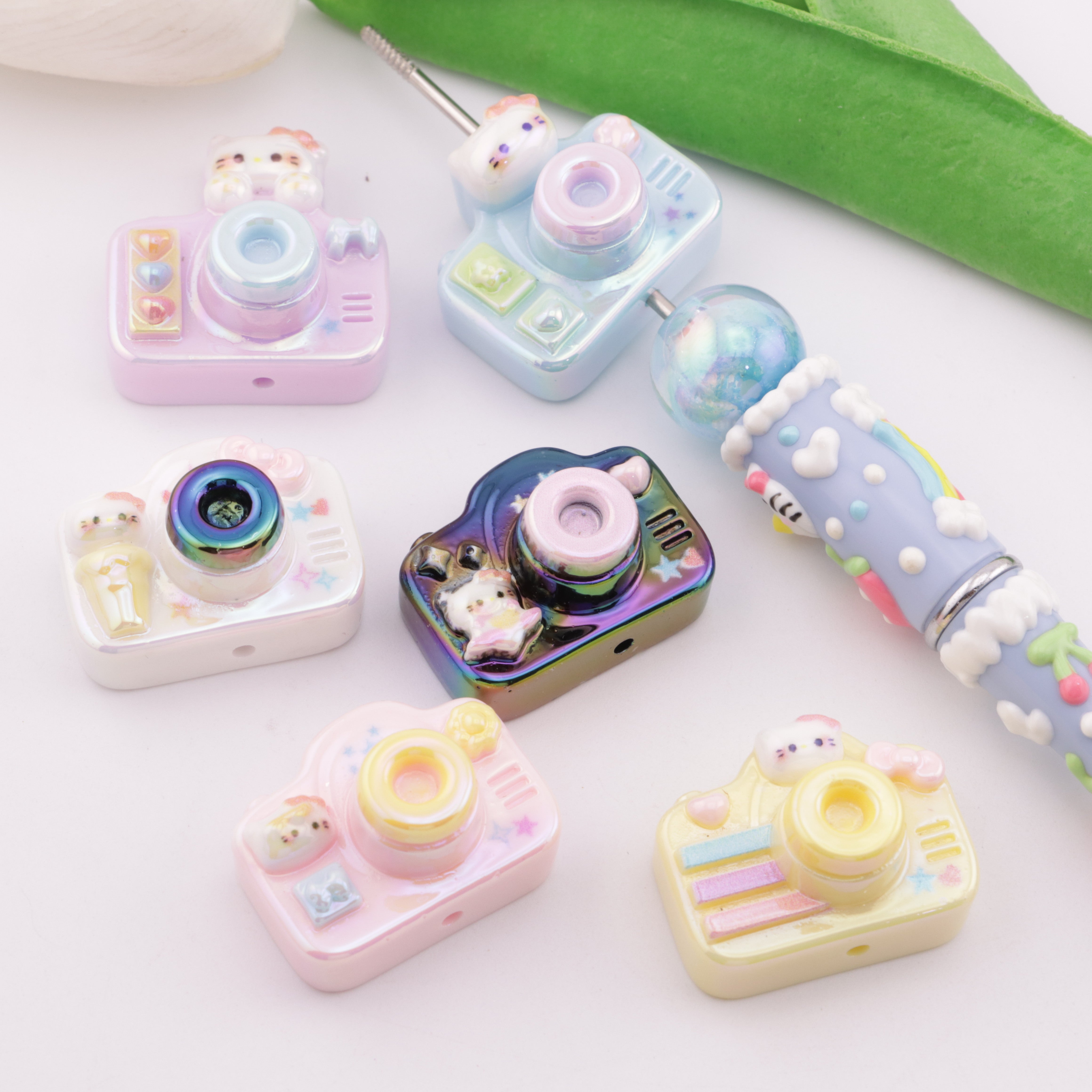 FS5783- Camera Resin Beads