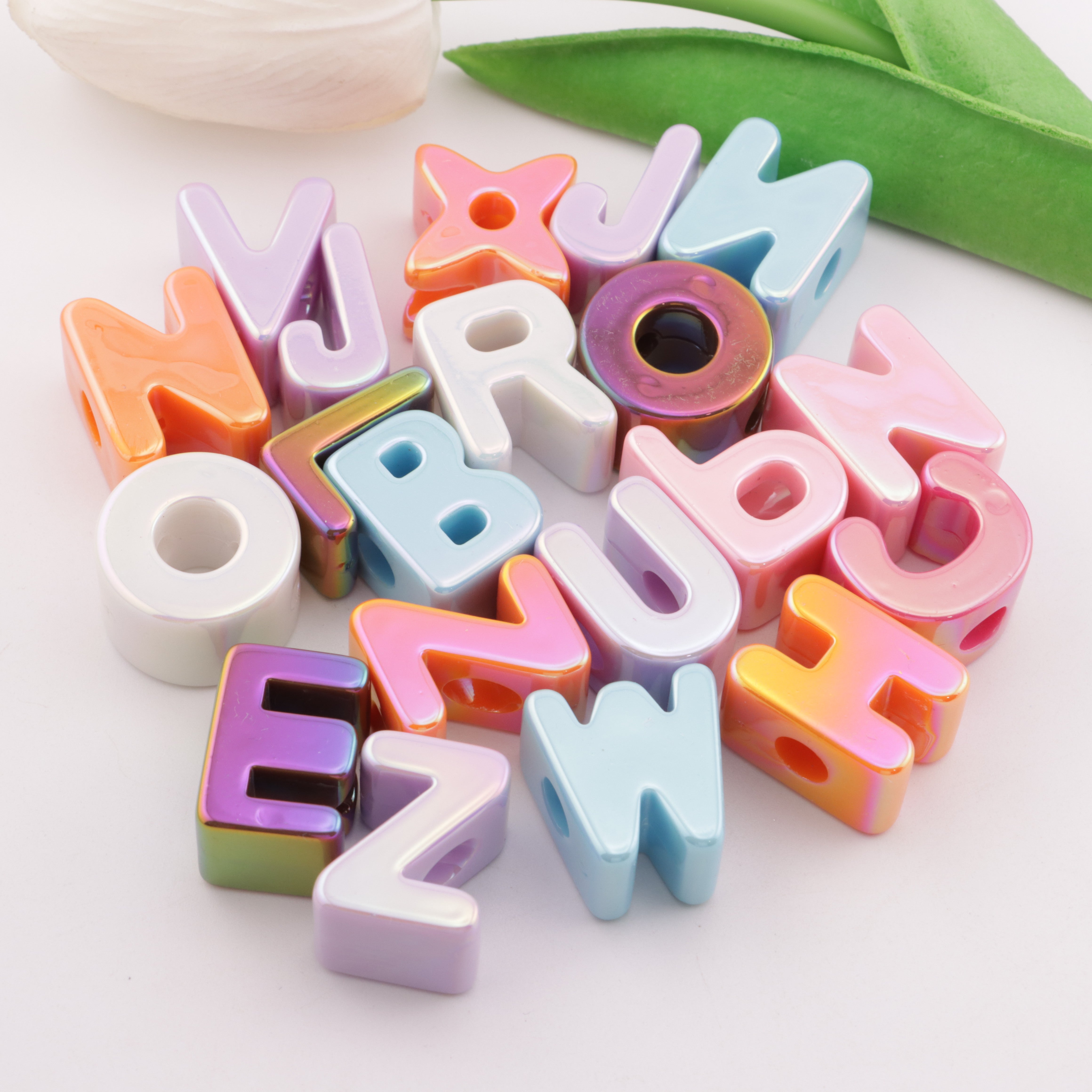 FS5726- UV Plated Letter Acrylic Beads