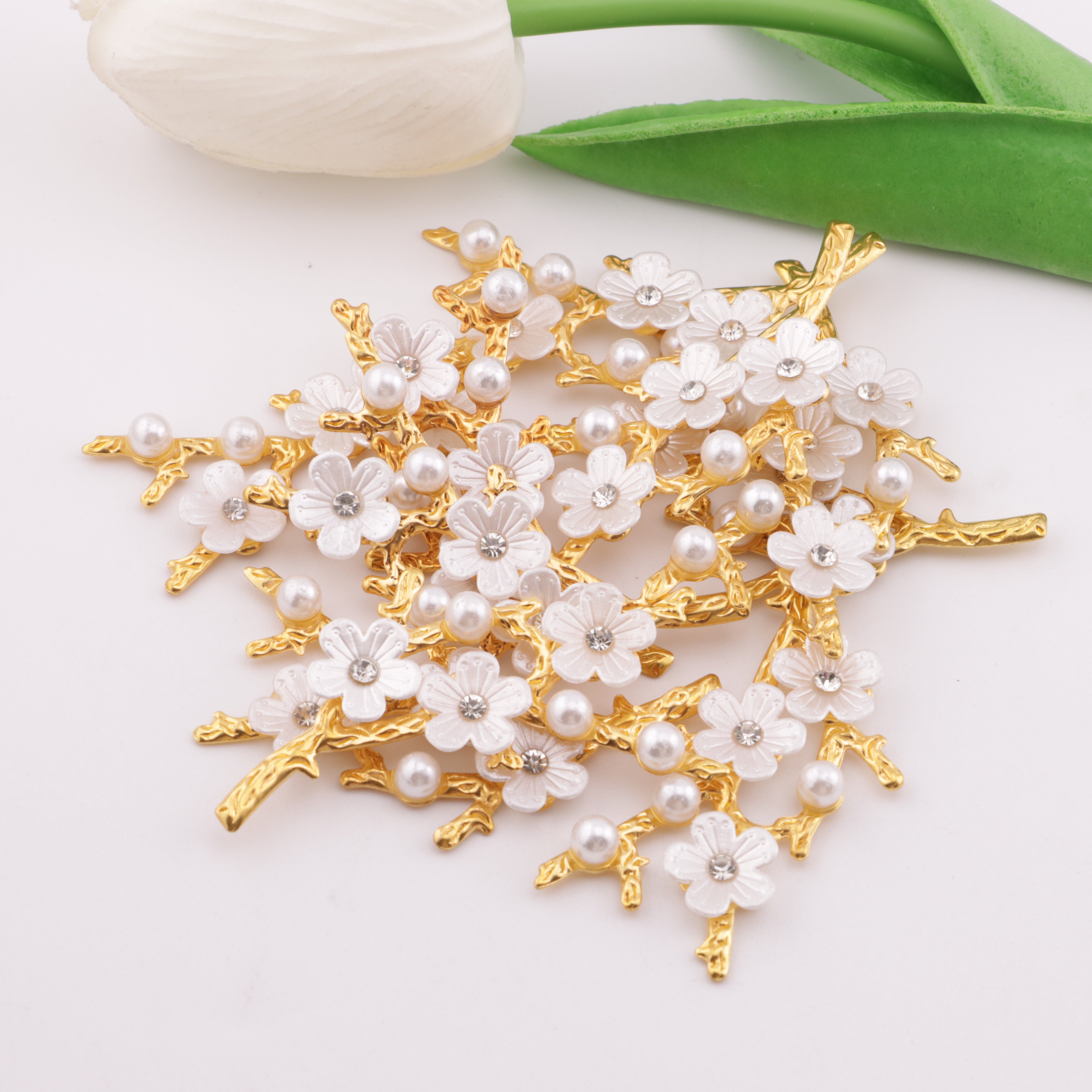 FS5855- 34*53mm Plum Blossom Branch Patch, Gold