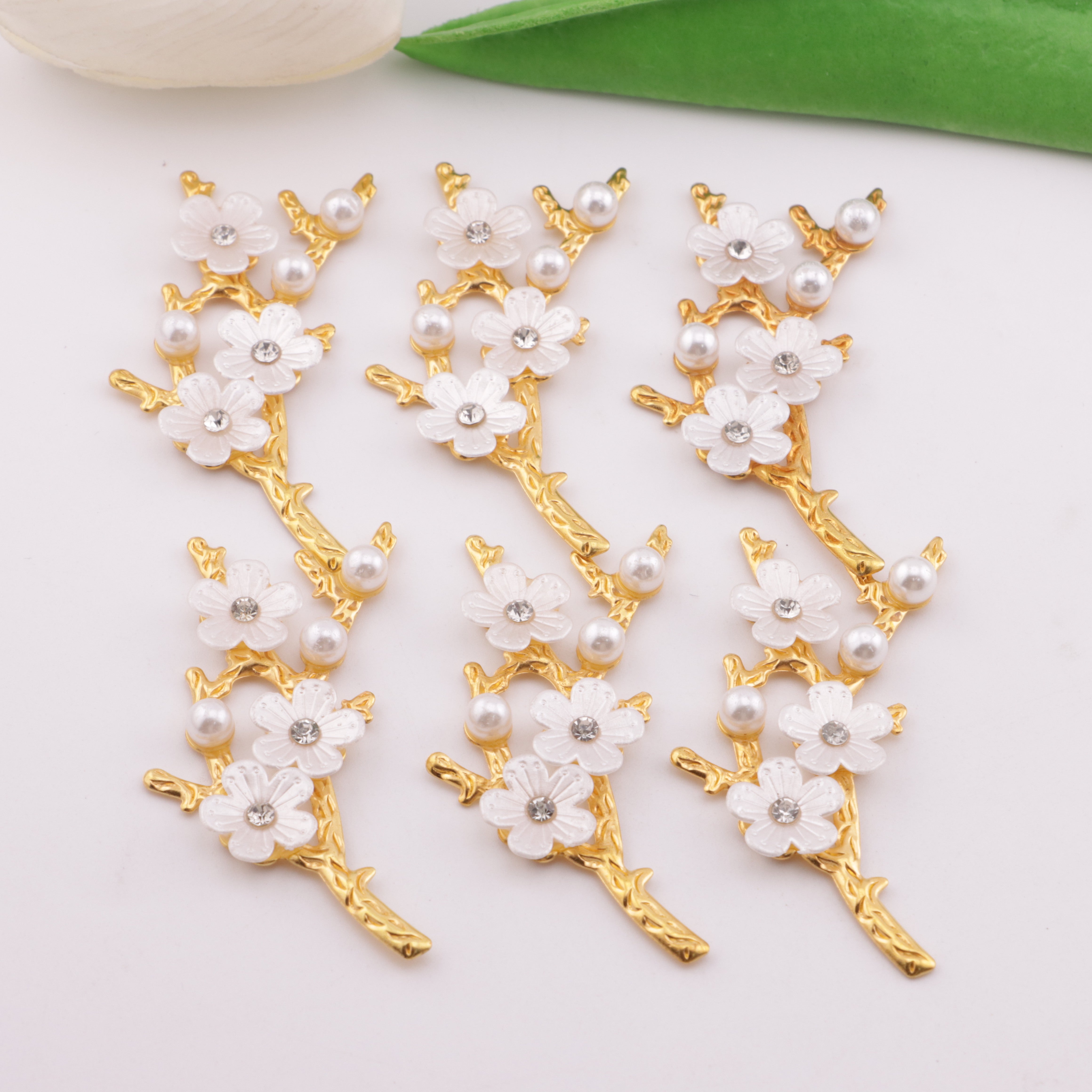 FS5855- 34*53mm Plum Blossom Branch Patch, Gold