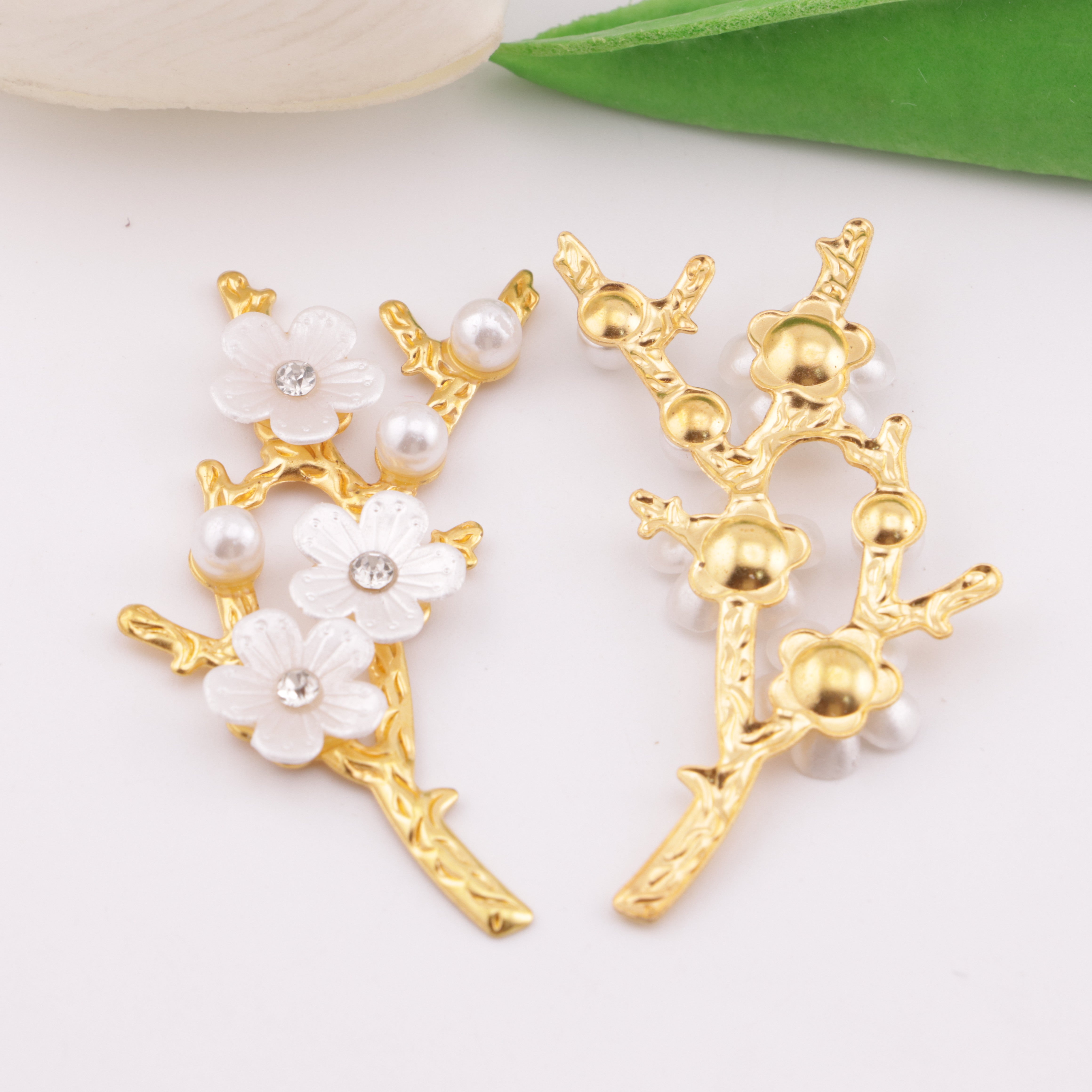 FS5855- 34*53mm Plum Blossom Branch Patch, Gold