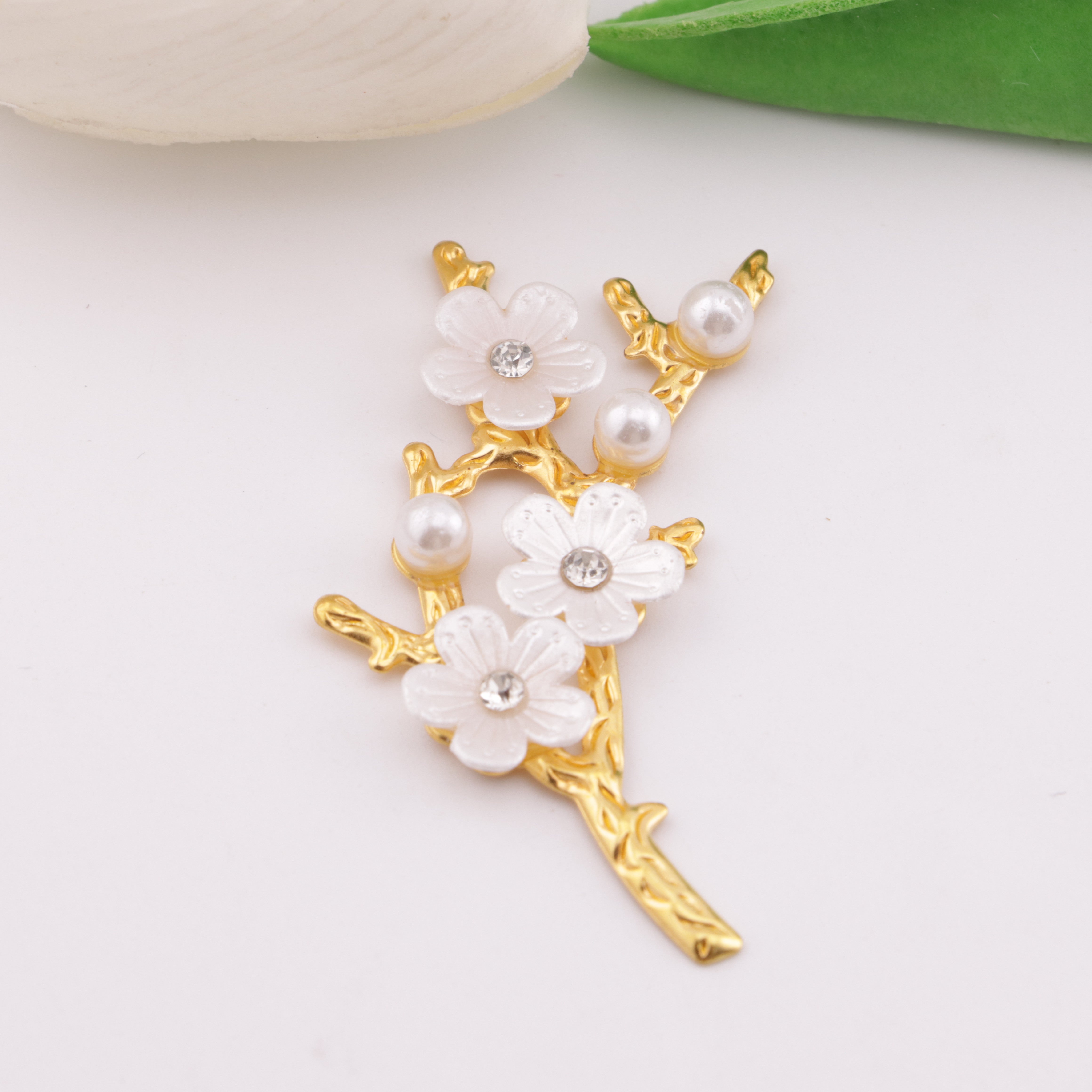 FS5855- 34*53mm Plum Blossom Branch Patch, Gold