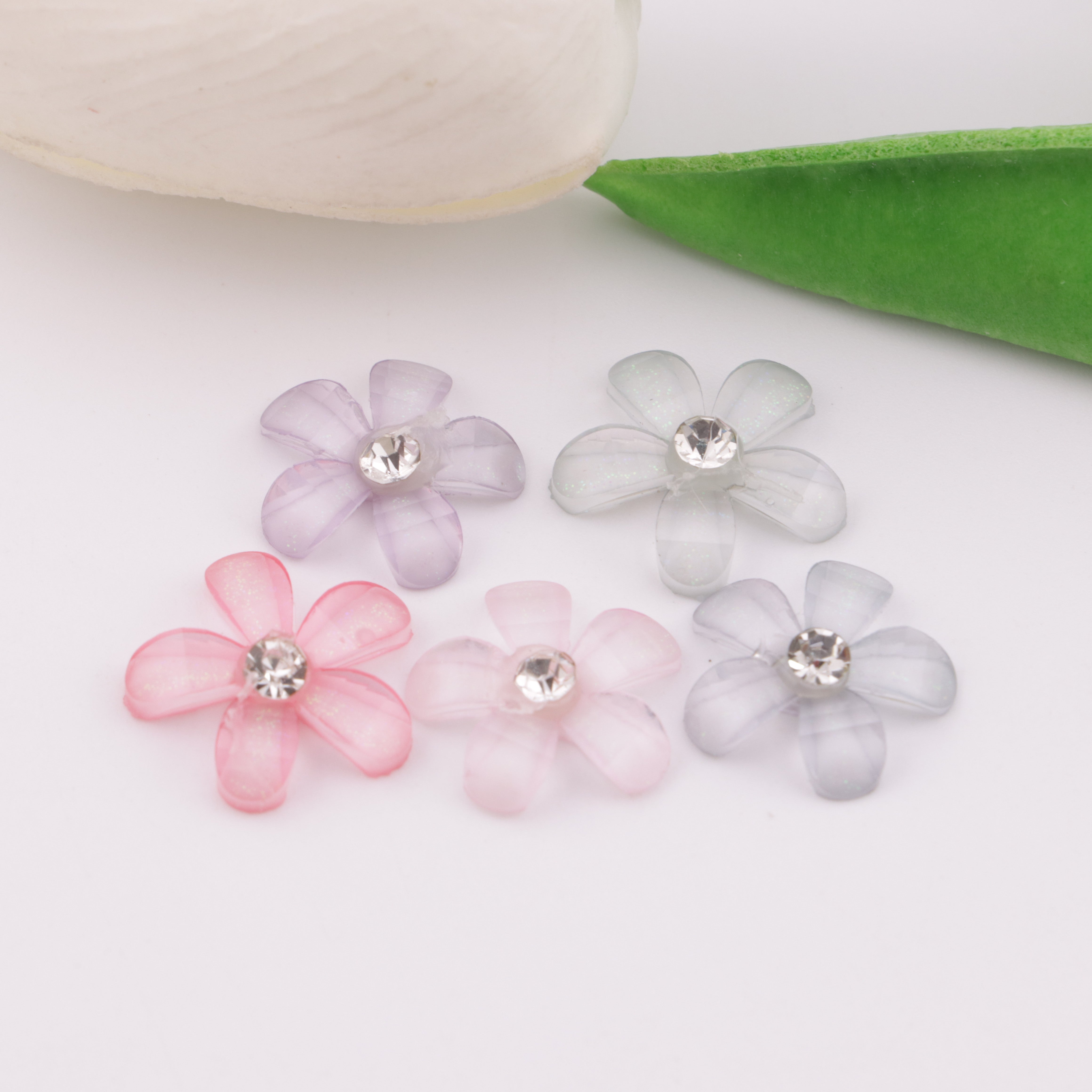 FS5903- 16mm Five-Petal Flower With Diamonds