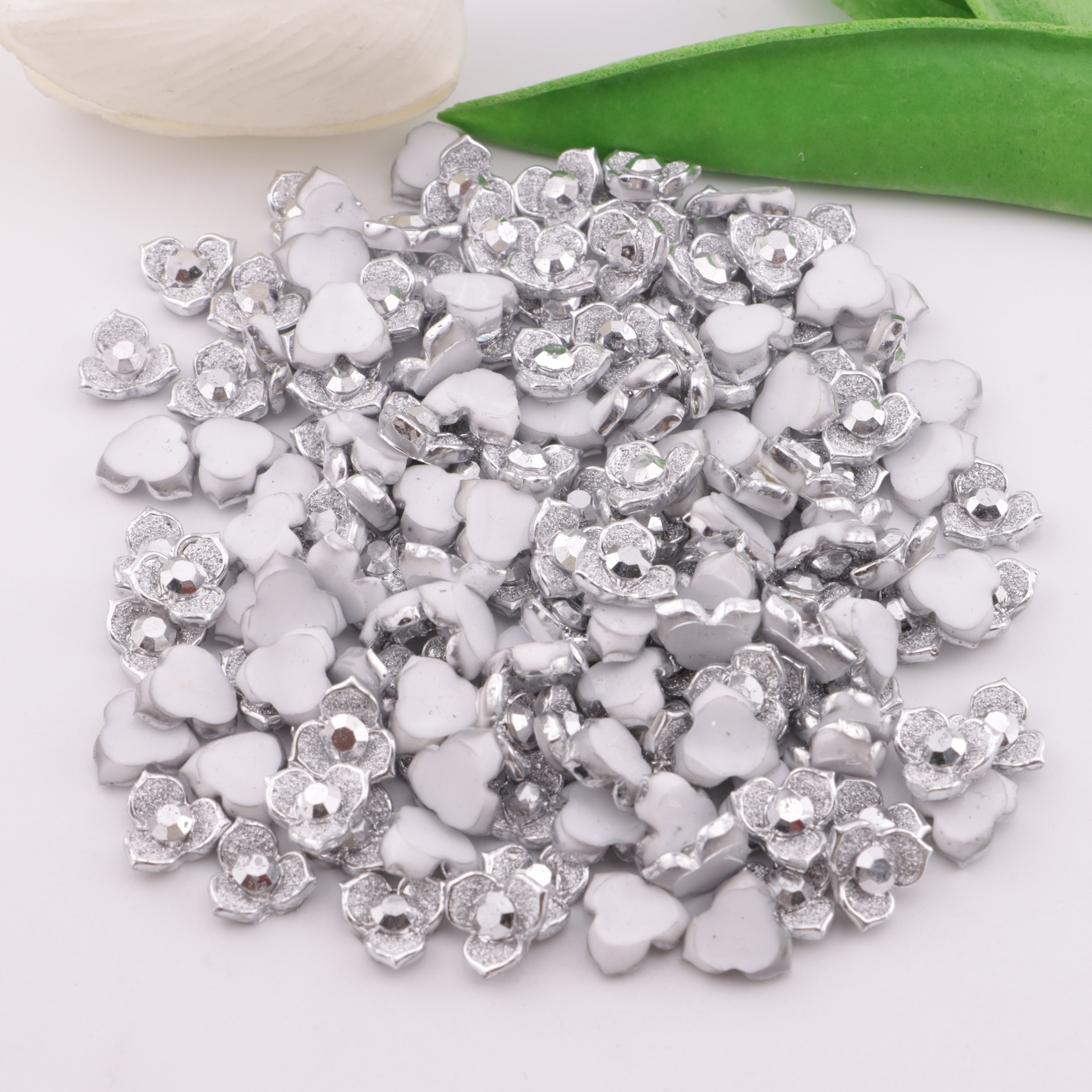 FS5935- 10mm Three-petal Flower Charms Three-petal Flower Patches