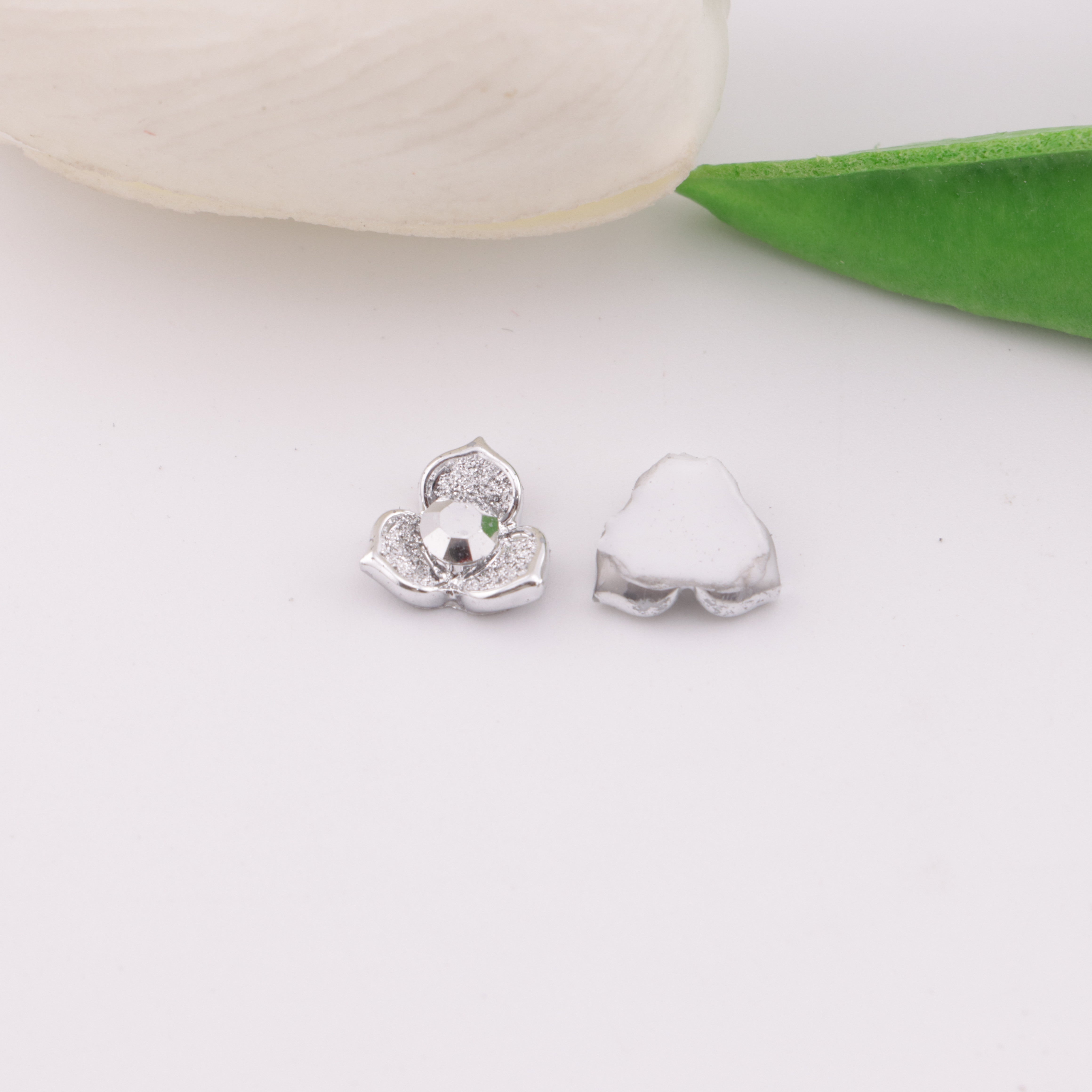 FS5935- 10mm Three-petal Flower Charms Three-petal Flower Patches