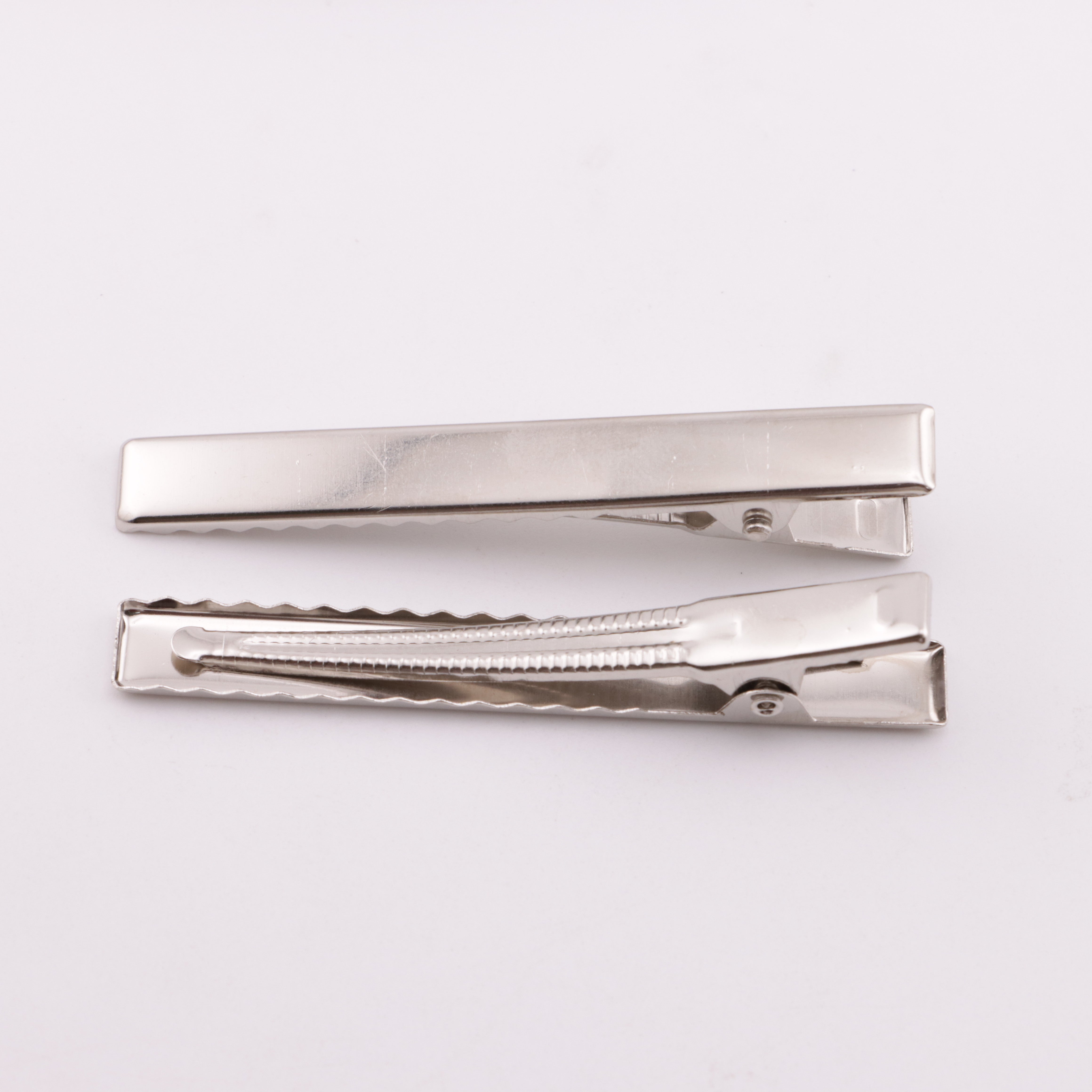FS5772- A Duckbill Clip Measuring 6.5 Cm In Length And 0.9 Cm In Width