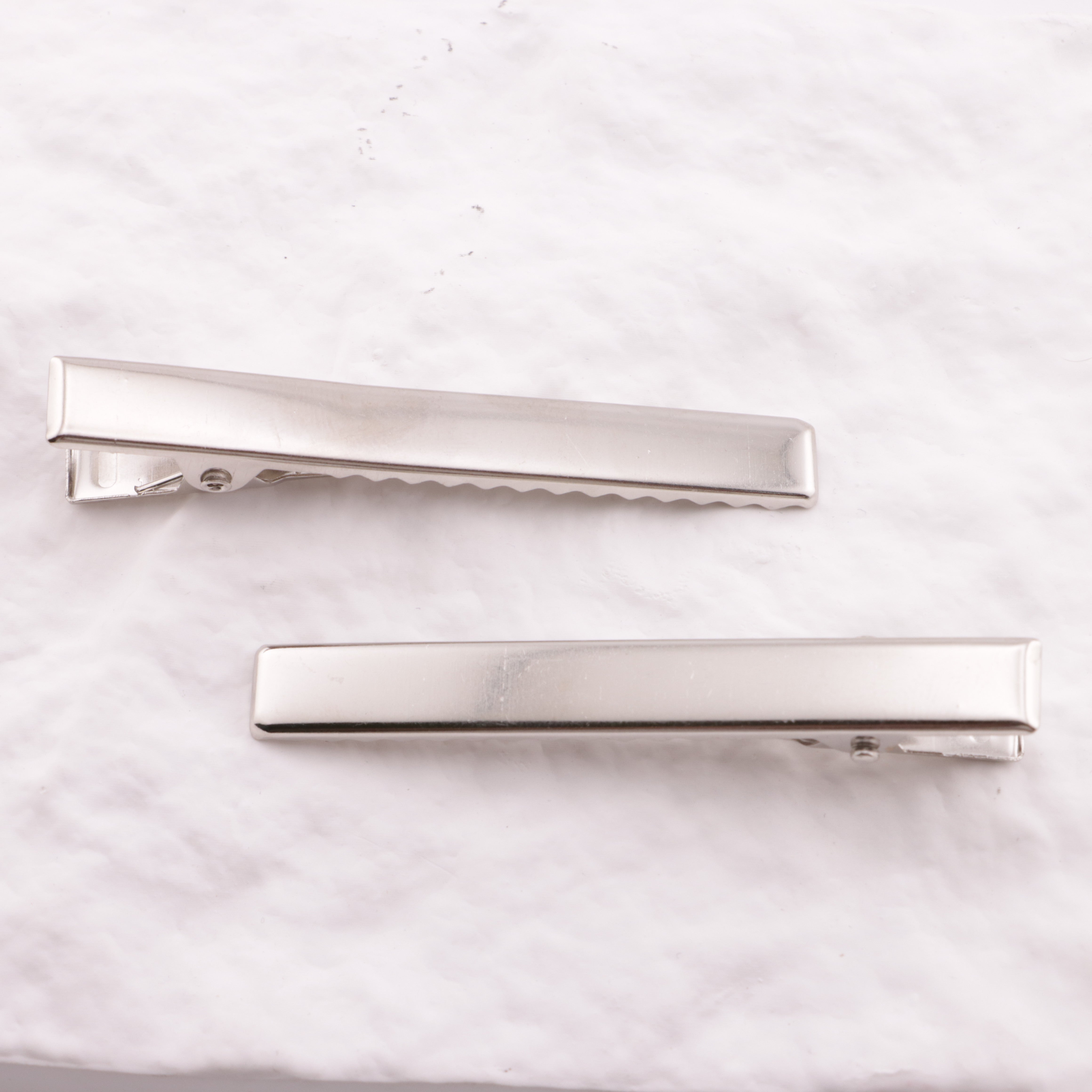 FS5772- A Duckbill Clip Measuring 6.5 Cm In Length And 0.9 Cm In Width