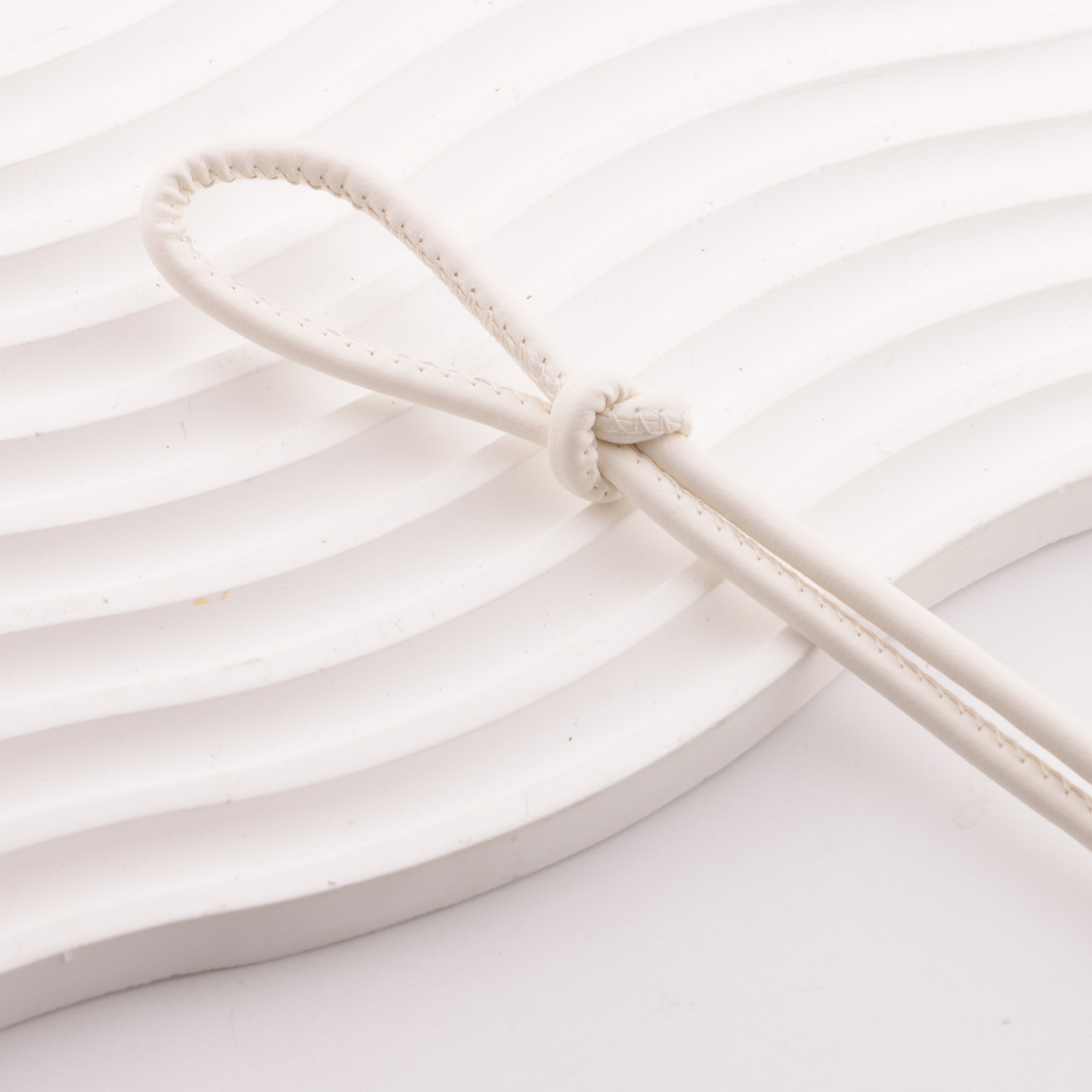 FS5896- Diameter: 4 Cm, Leather Cord Knot Diameter: 4 Mm