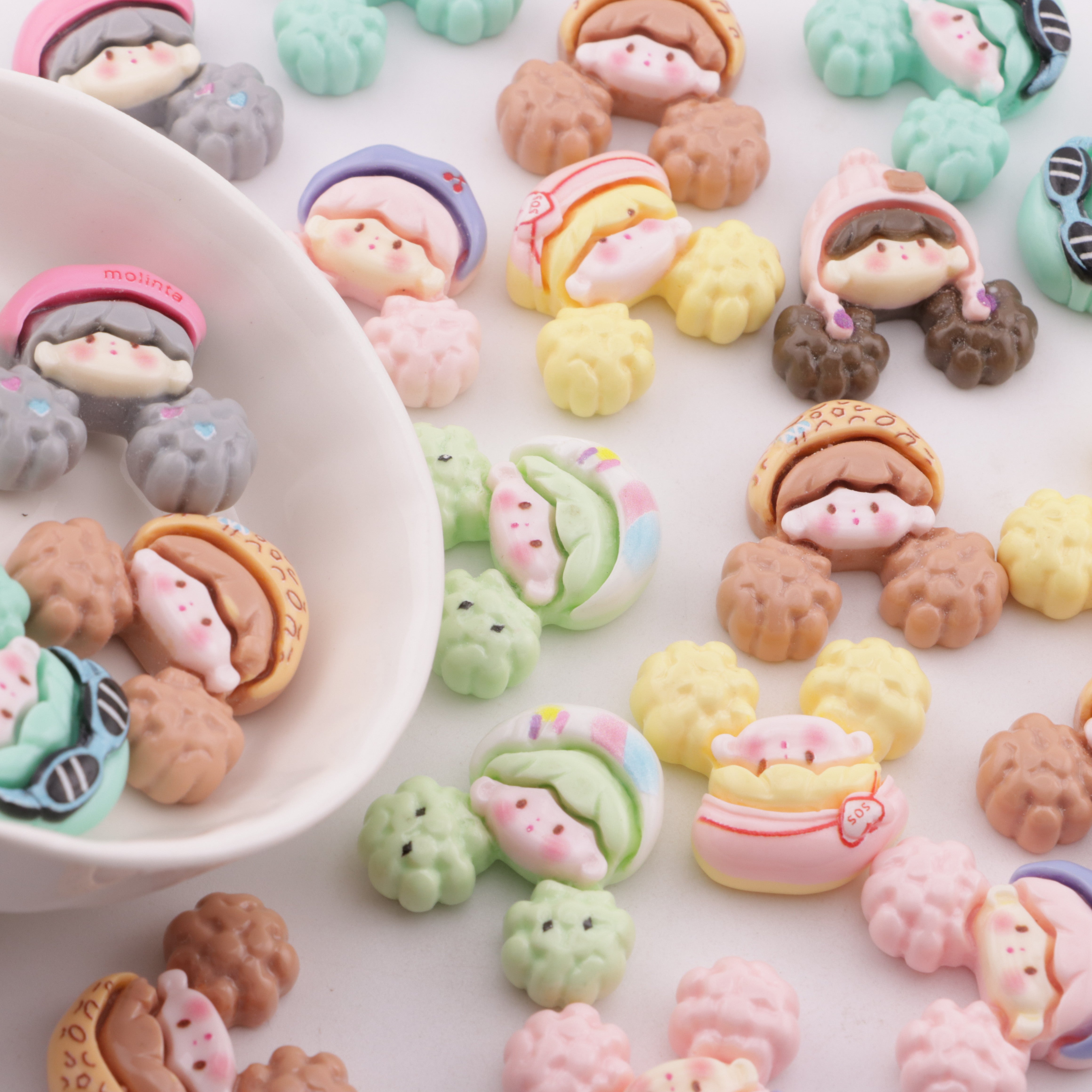 FS4513- Girls' Head Resin Charms