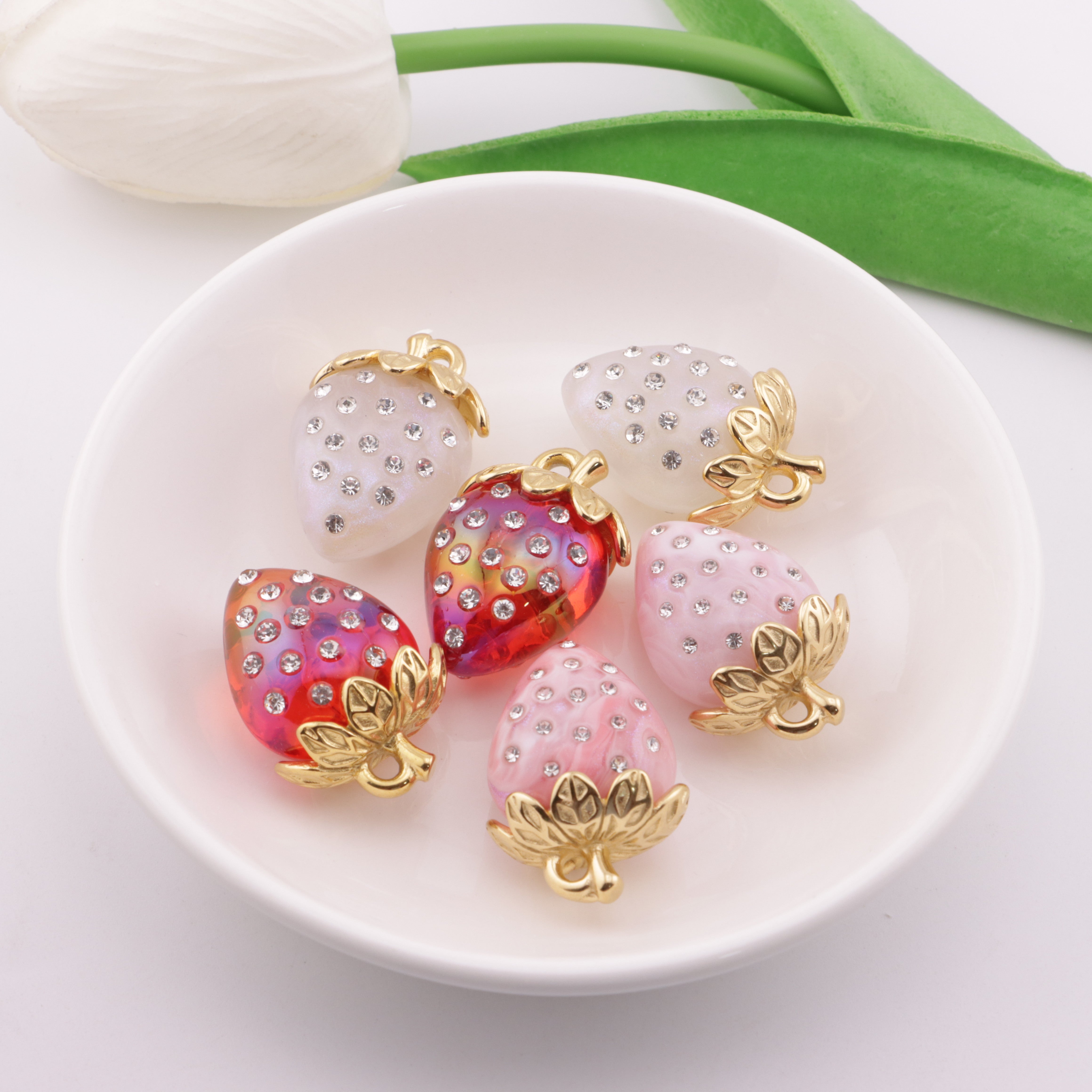 FS4865- Diamonds Strawberry Mixed Colors Pendant