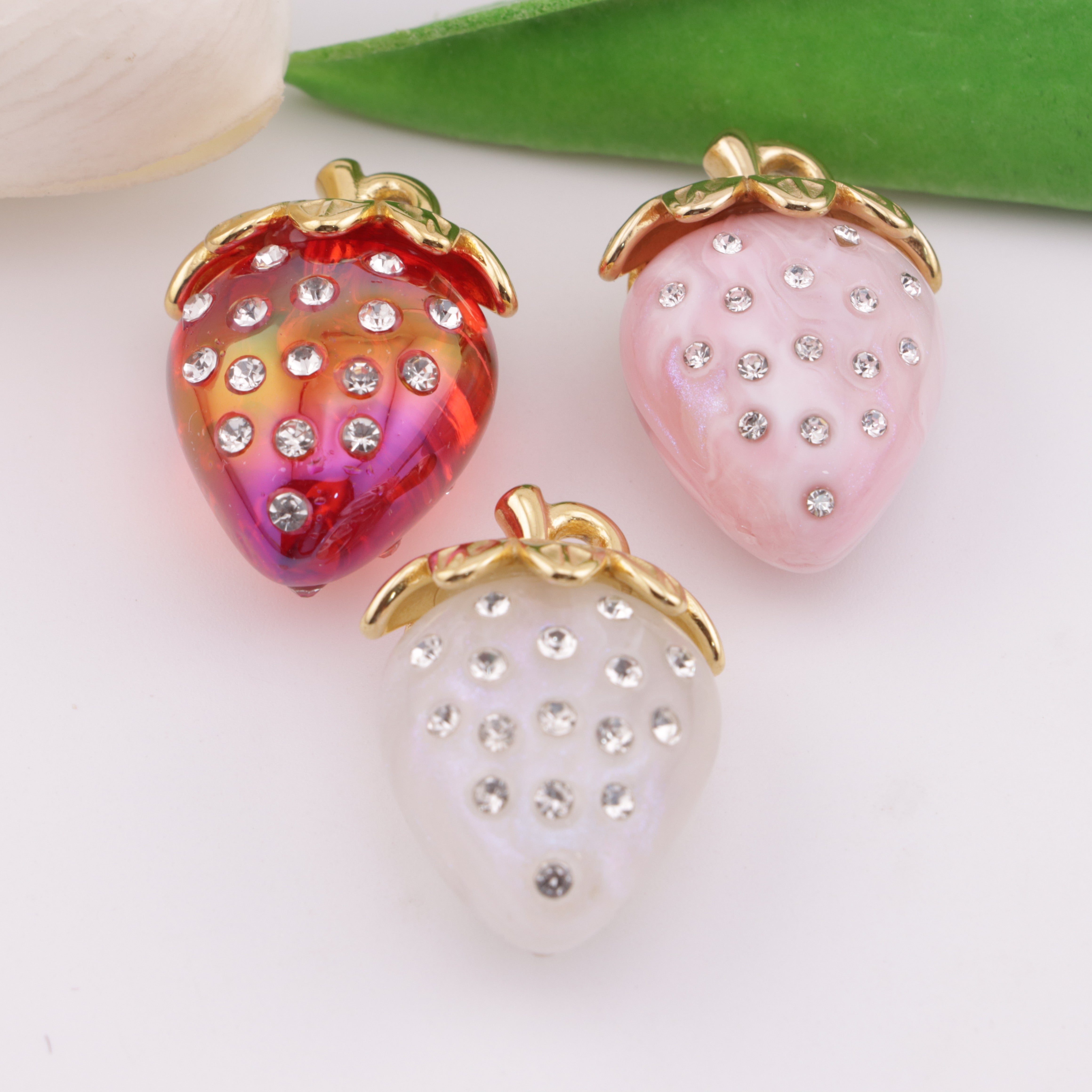 FS4865- Diamonds Strawberry Mixed Colors Pendant