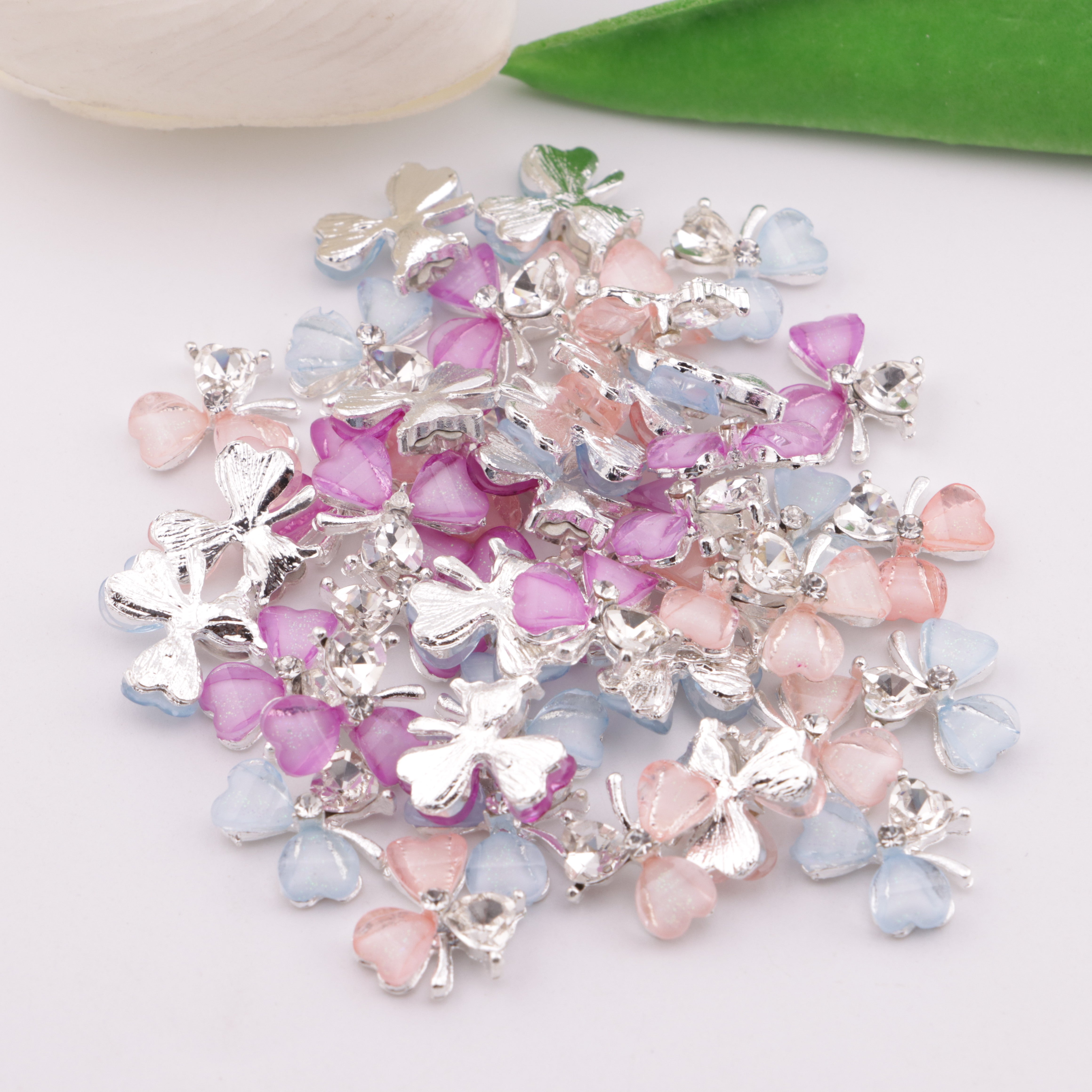 FS5704- Flower Diamond-Embedded Patches