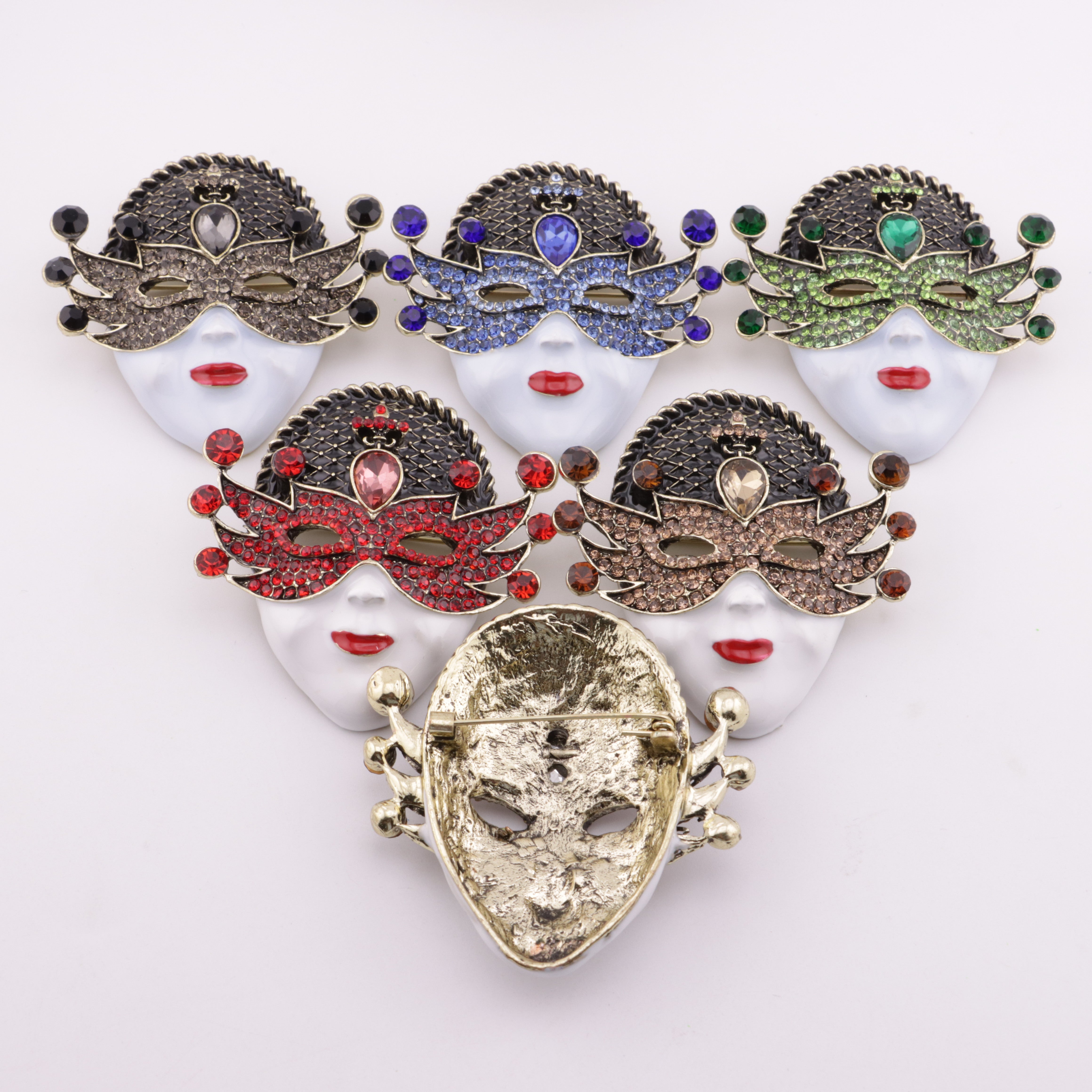 FS5696- Queen Mask Metal Brooch