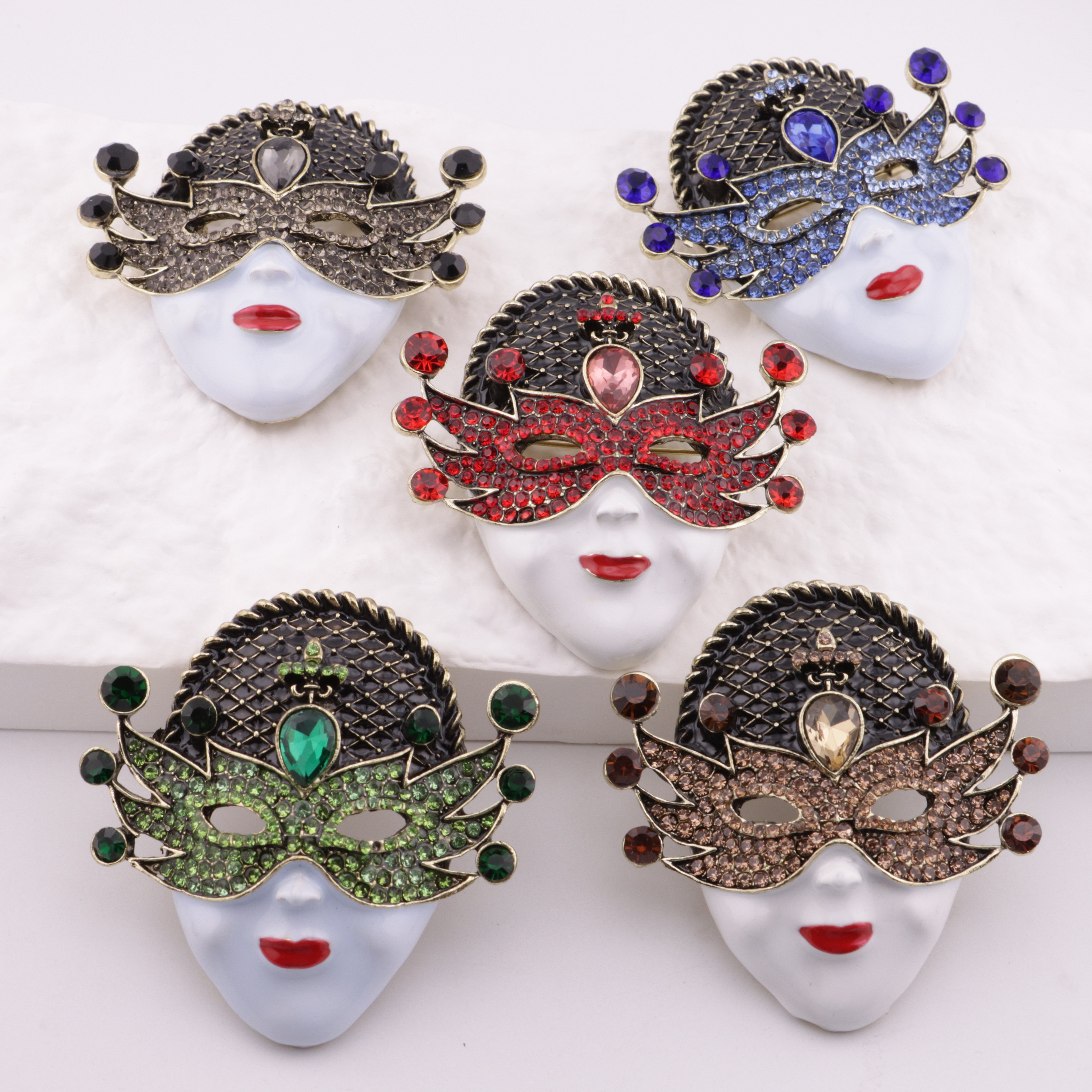 FS5696- Queen Mask Metal Brooch