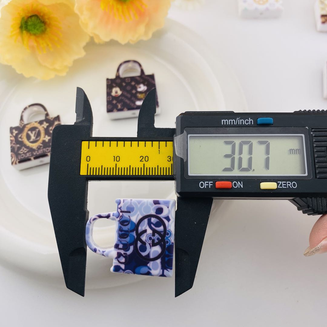 FS1967-About 25*31mm Silicone Bag Beads