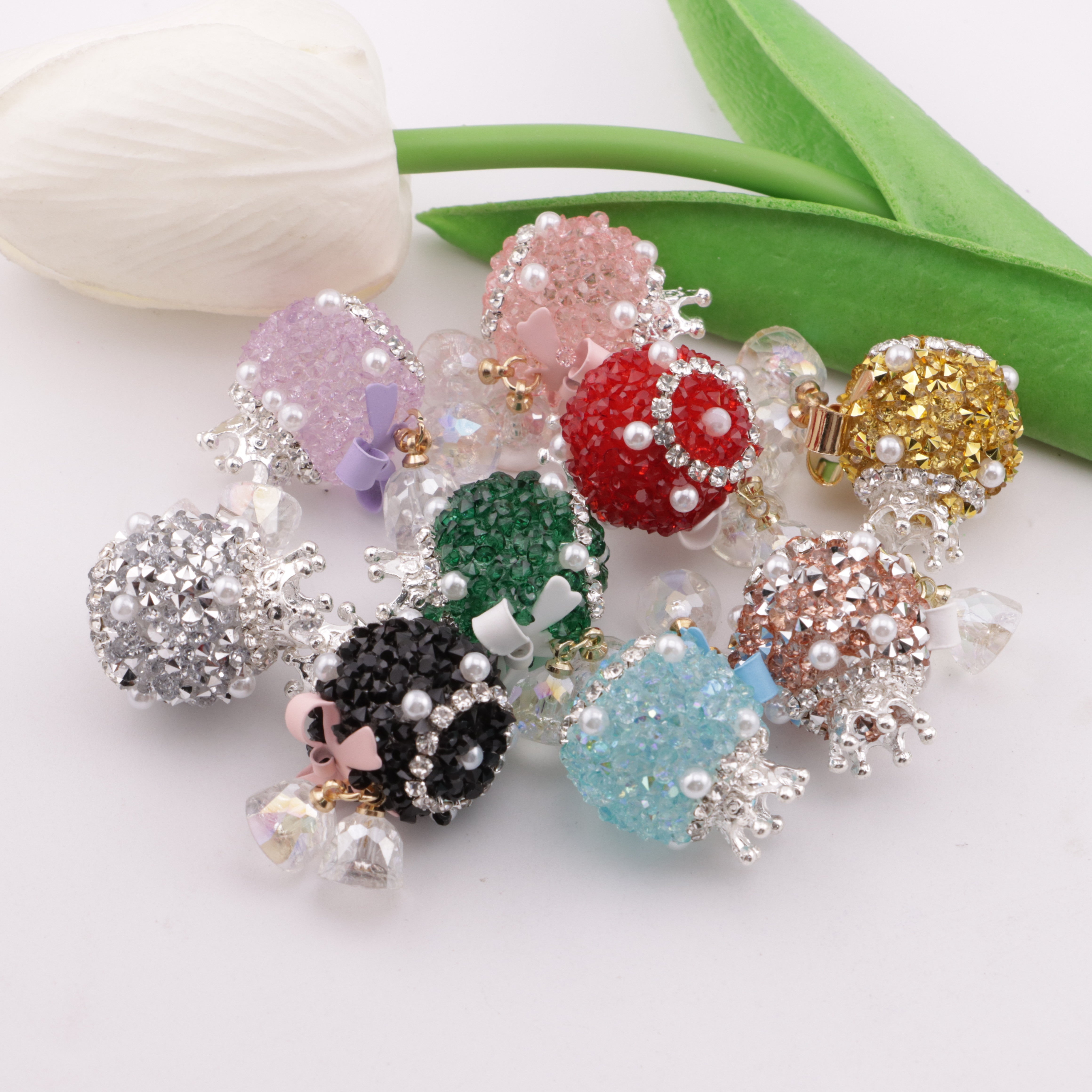 FS5972- About 20Mm Bell Crown Sugar Diamond Beads