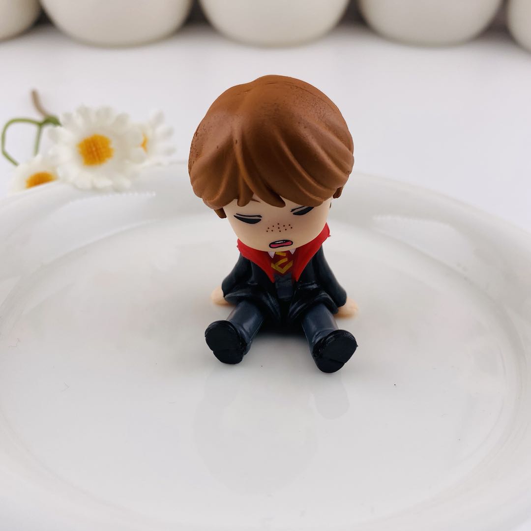 FS19777-About 47mm Ron Weasley Figure