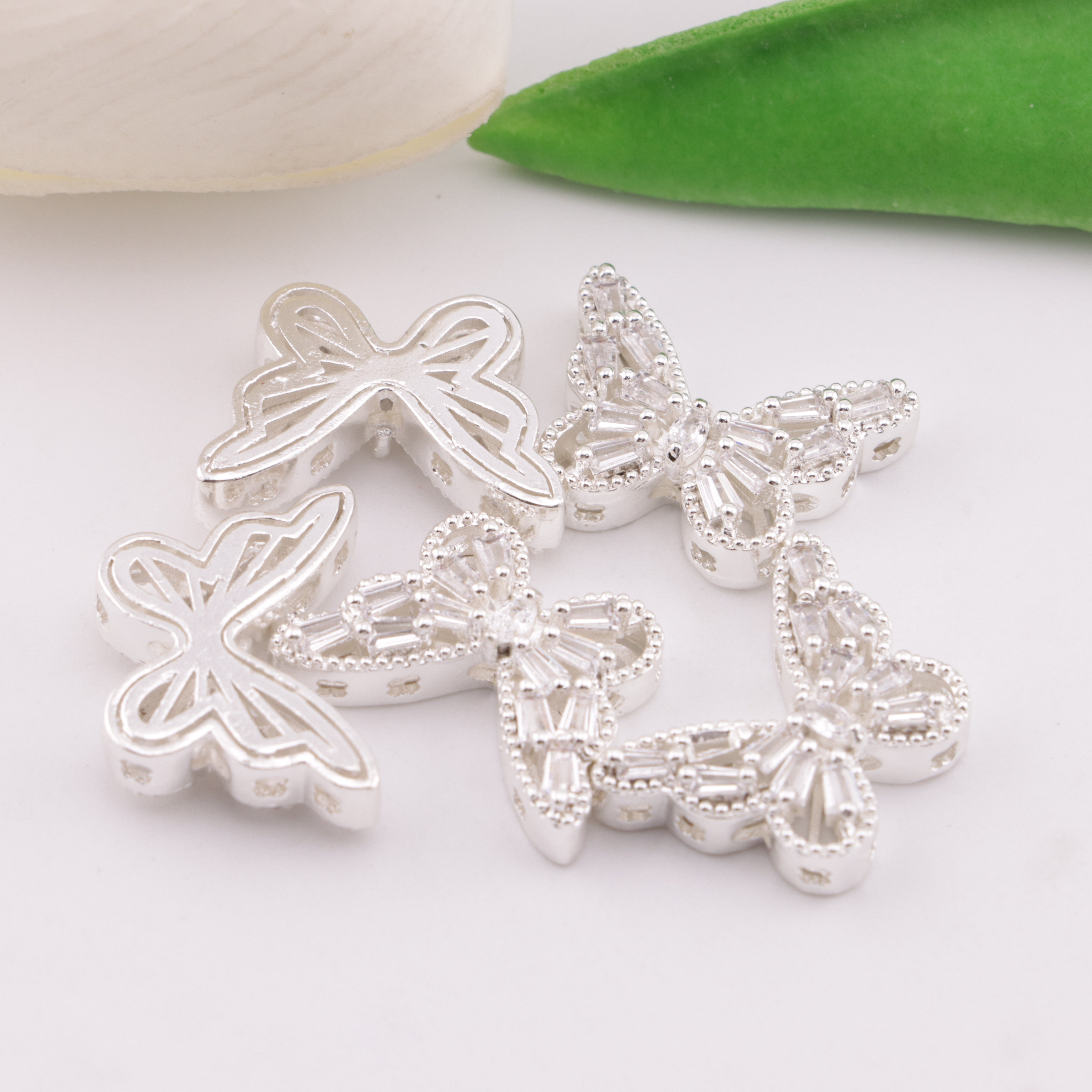 FS4474- 26Mm X 20Mm Butterfly Zircon Four - Way Bead Zircon Diamond