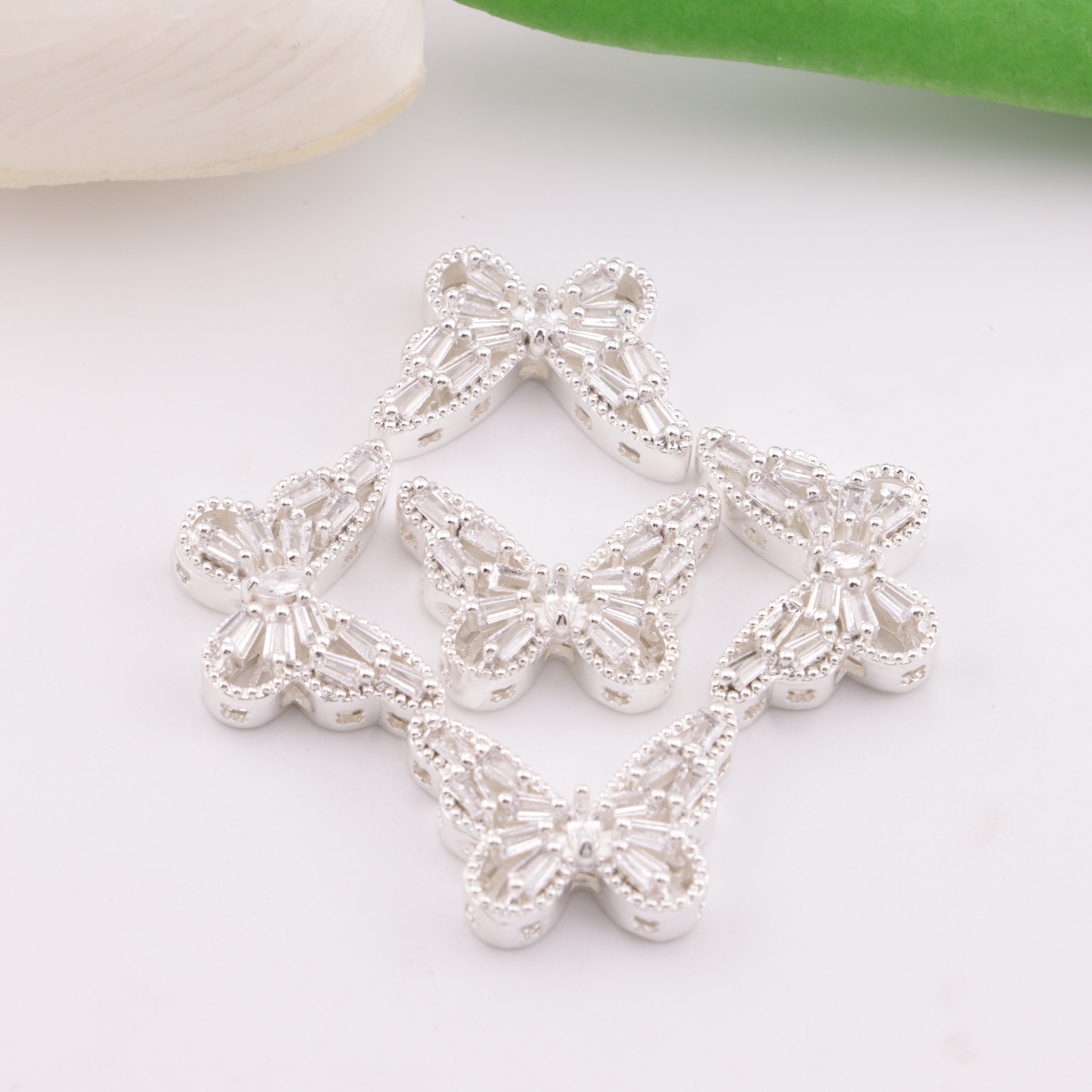 FS4474- 26Mm X 20Mm Butterfly Zircon Four - Way Bead Zircon Diamond