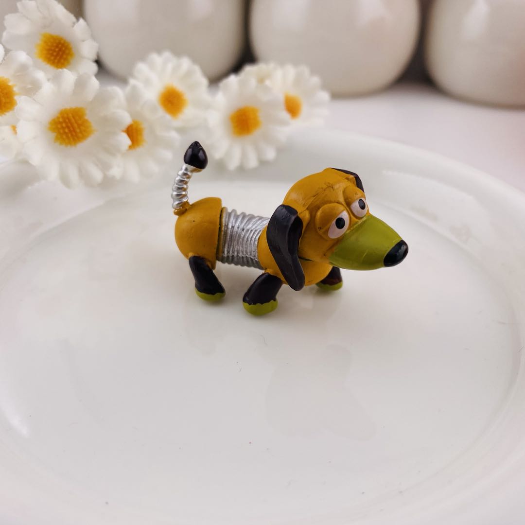 FS19764-About 48mm Slinky Dog Pen Topper