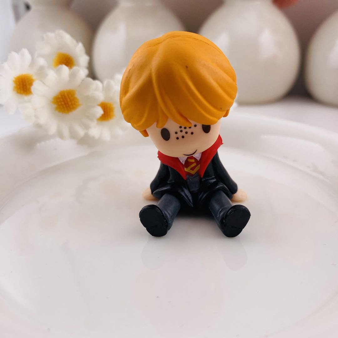 FS19777-About 47mm Ron Weasley Figure
