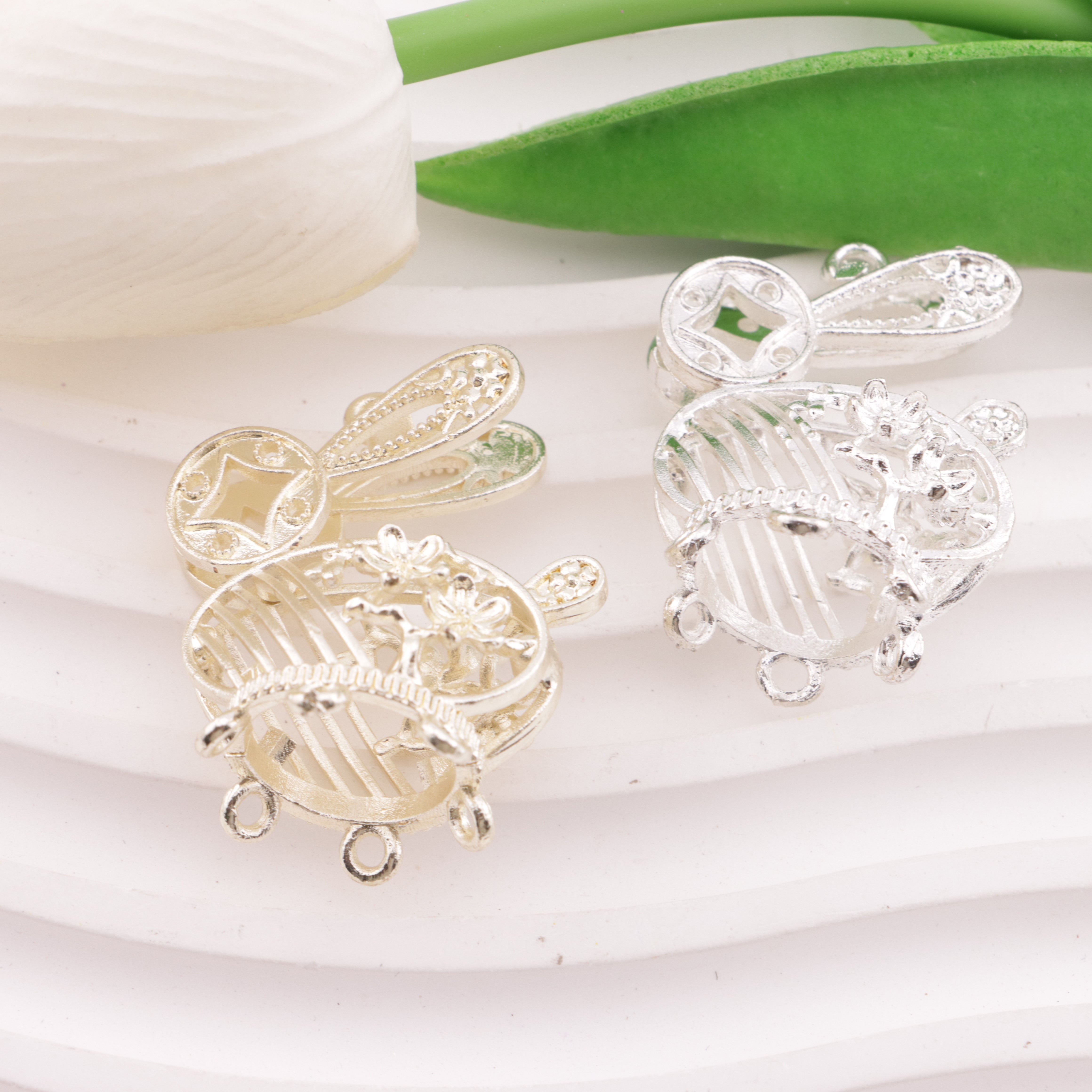 FS6012-Rabbit Metal Five Hooks