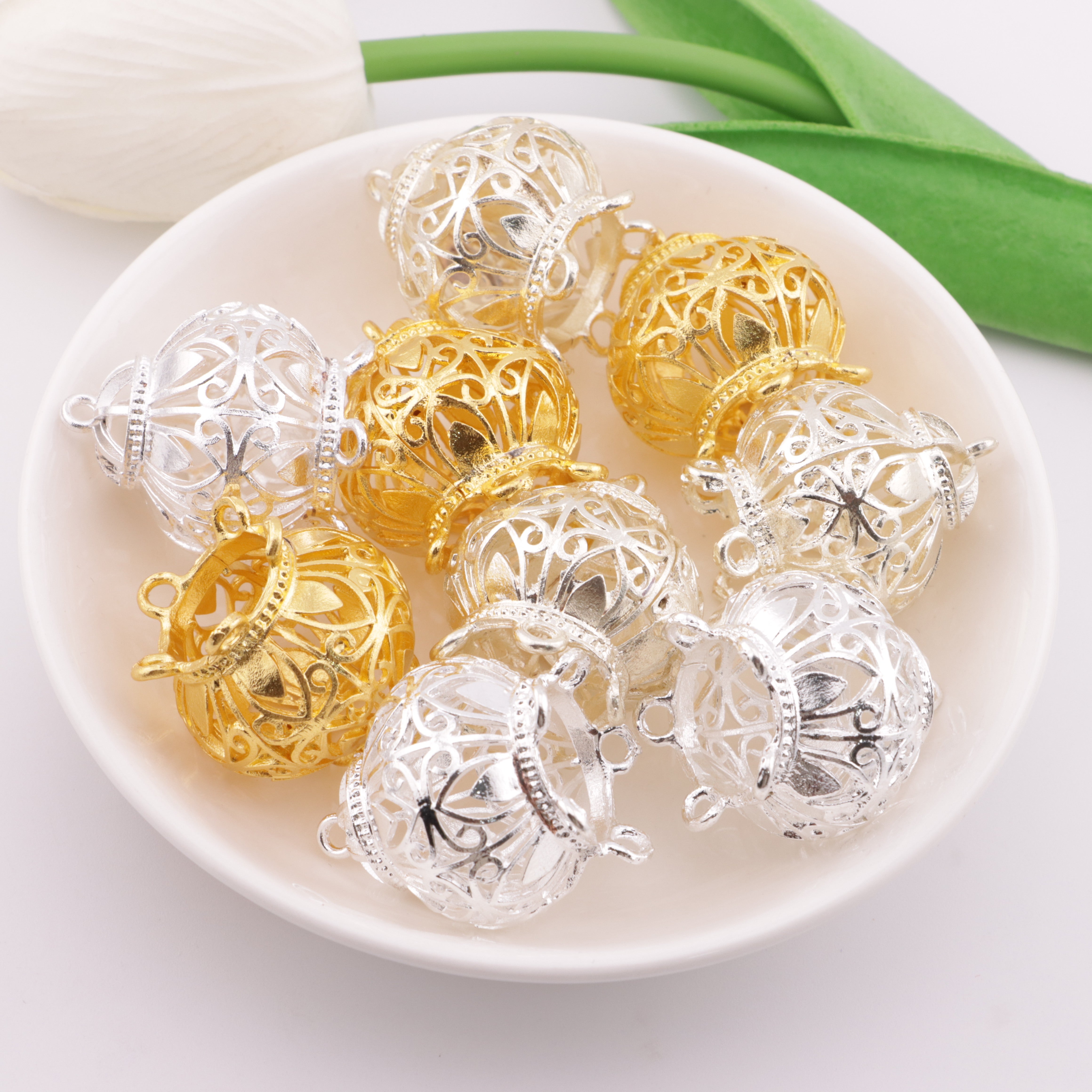 FS6011- Round Pattern Metal Lanterns, Five Hanging Sets