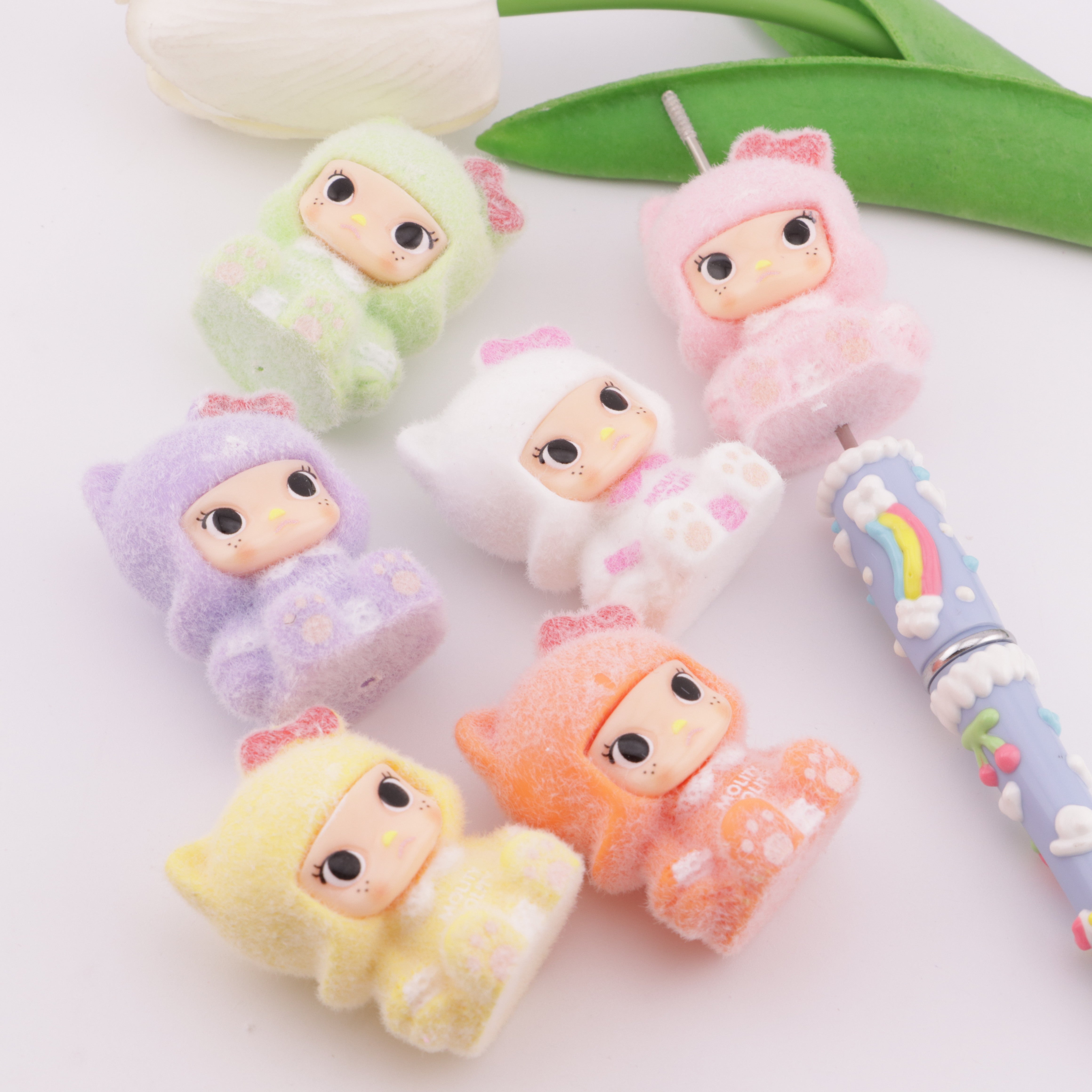 FS6027- Molly Flocked Resin Beads