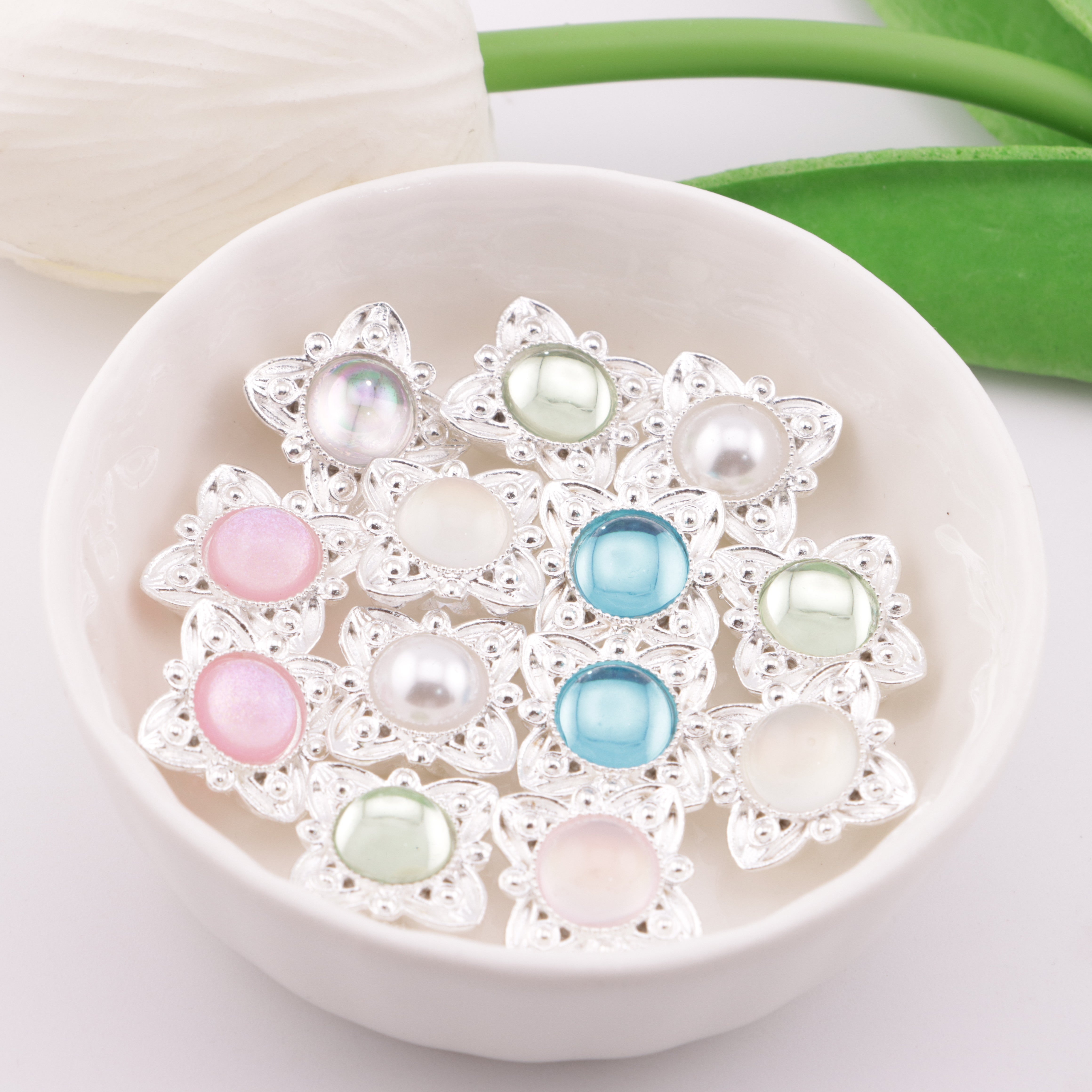 FS6018- 18mm Round Diamond 4 - Leaf Clover 4 Hole Metal Beads