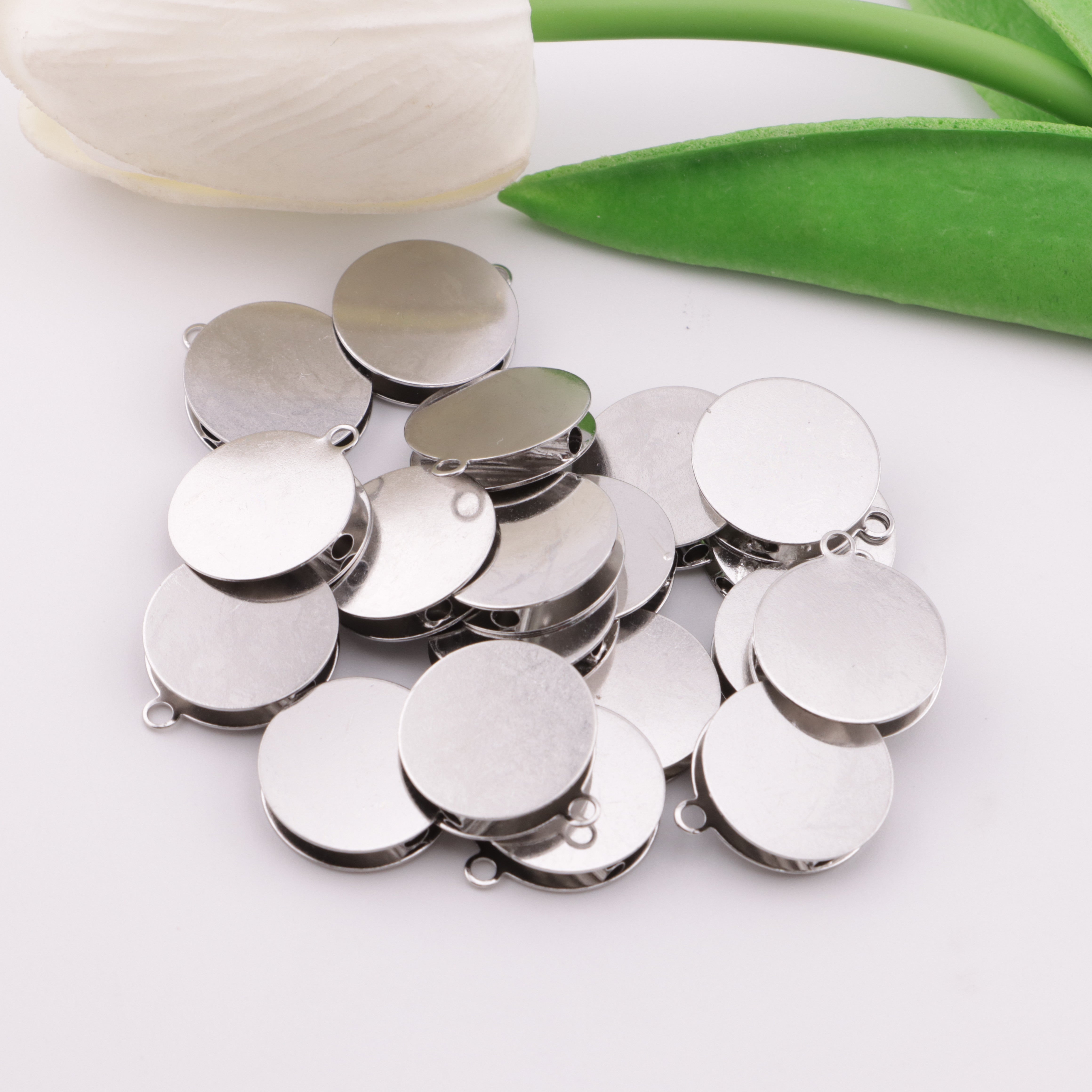 FS6101- 16mm Metal Based Beads With Hanging Holes