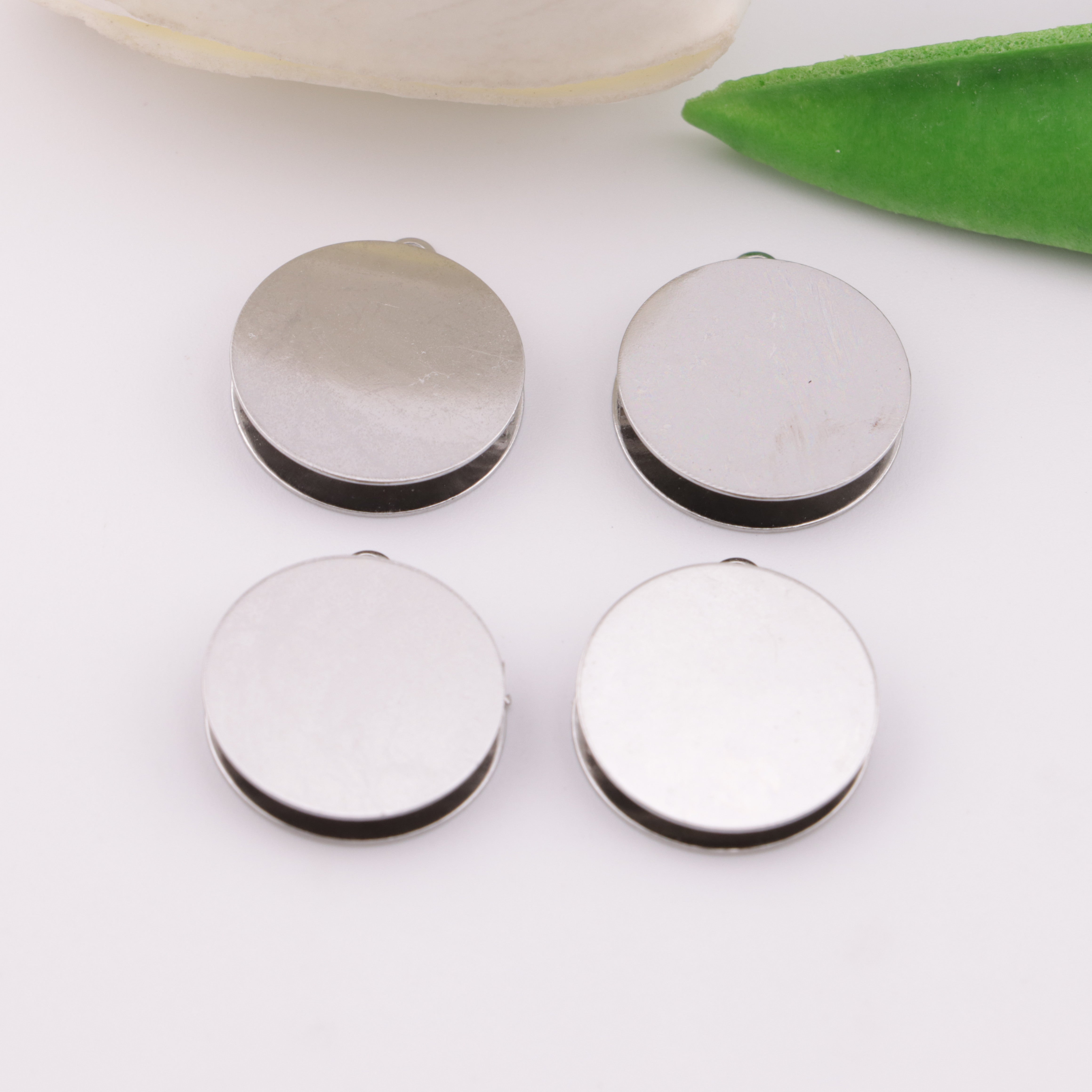 FS6101- 16mm Metal Based Beads With Hanging Holes