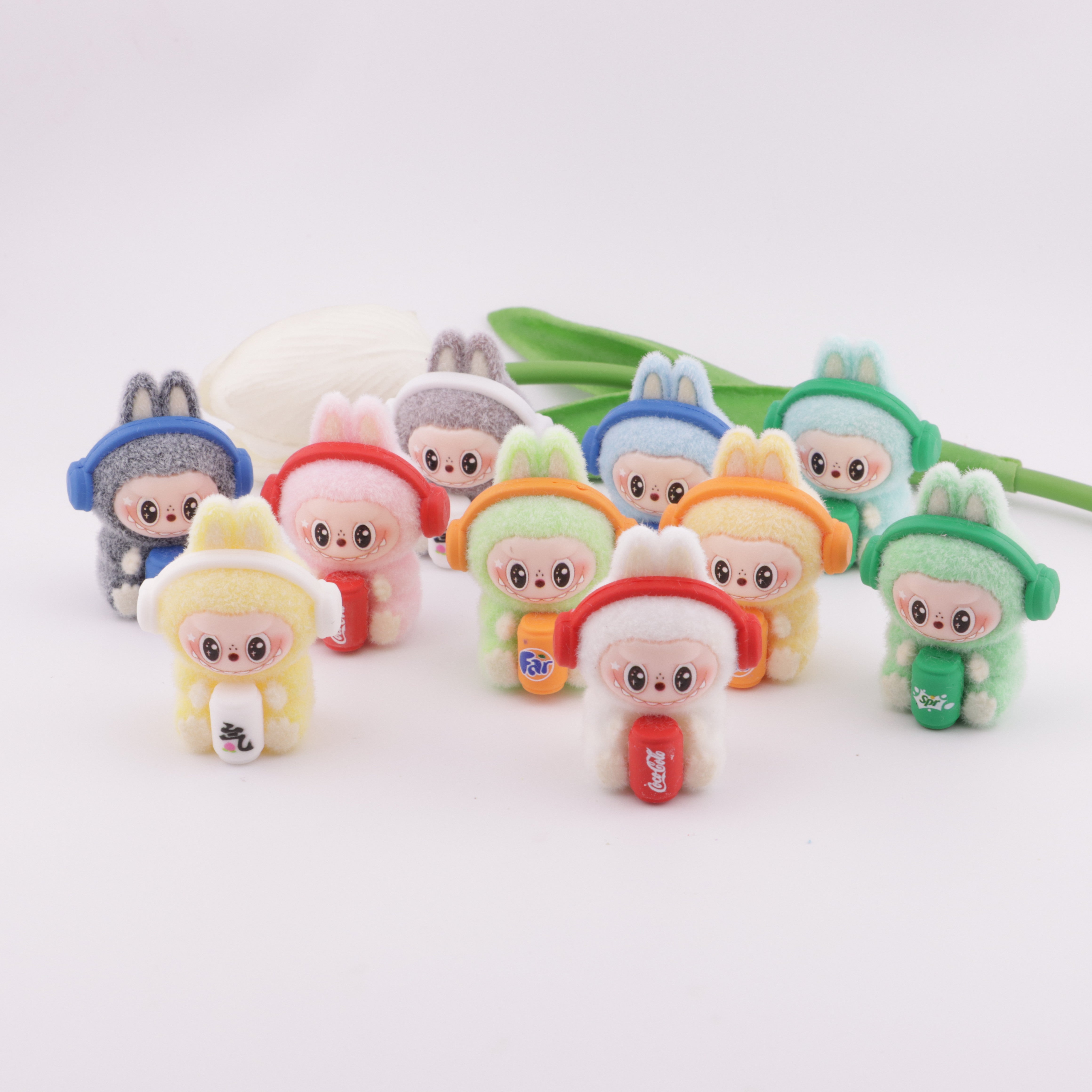 FS6111- Labubu Coke Flocked Resin Beads