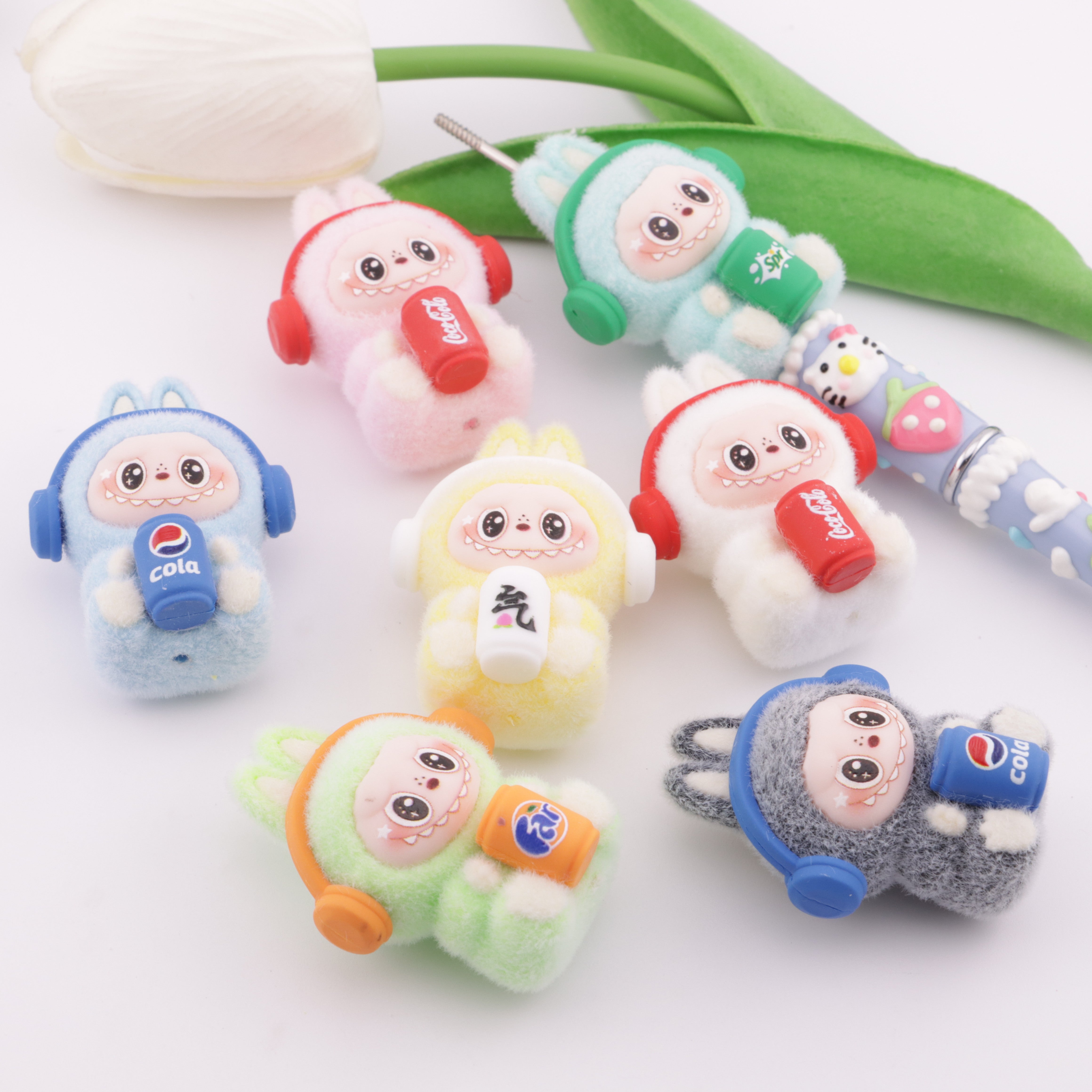 FS6111- Labubu Coke Flocked Resin Beads