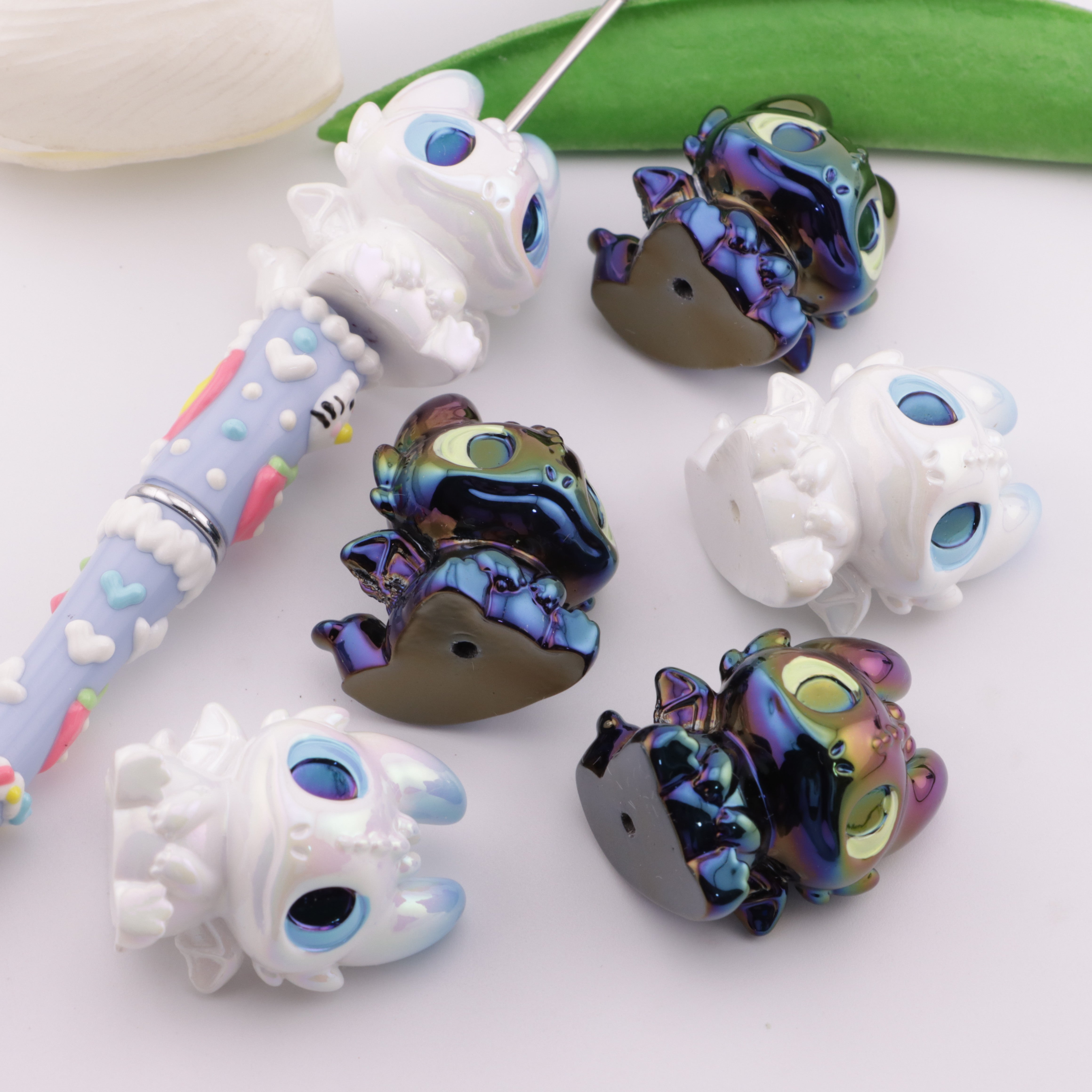FS6113- Little Flying Dragon Resin Beads
